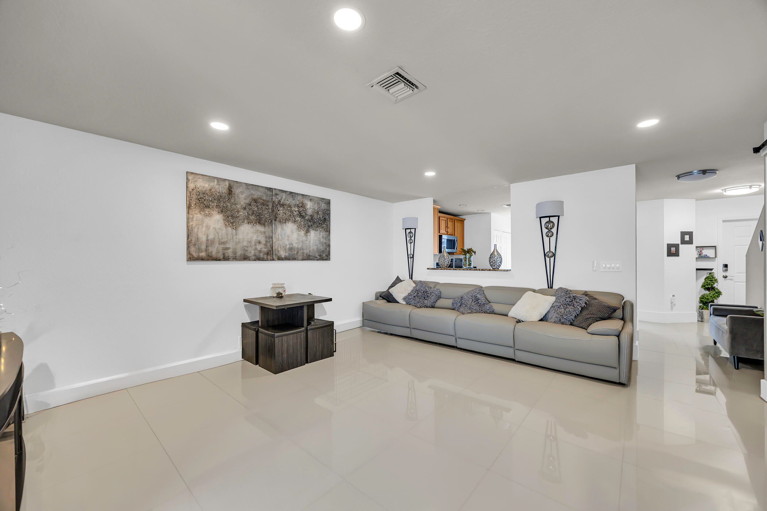 5933 MANCHESTER Way 5933