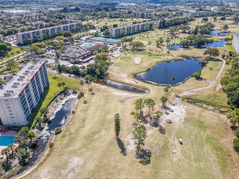 Tiny photo for 3465 Via Poinciana #606, Lake Worth, FL 33467 (MLS # B26089915)