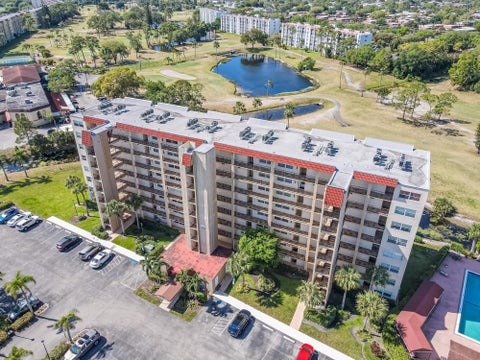 Tiny photo for 3465 Via Poinciana #606, Lake Worth, FL 33467 (MLS # B26089915)