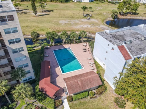 Tiny photo for 3465 Via Poinciana #606, Lake Worth, FL 33467 (MLS # B26089915)