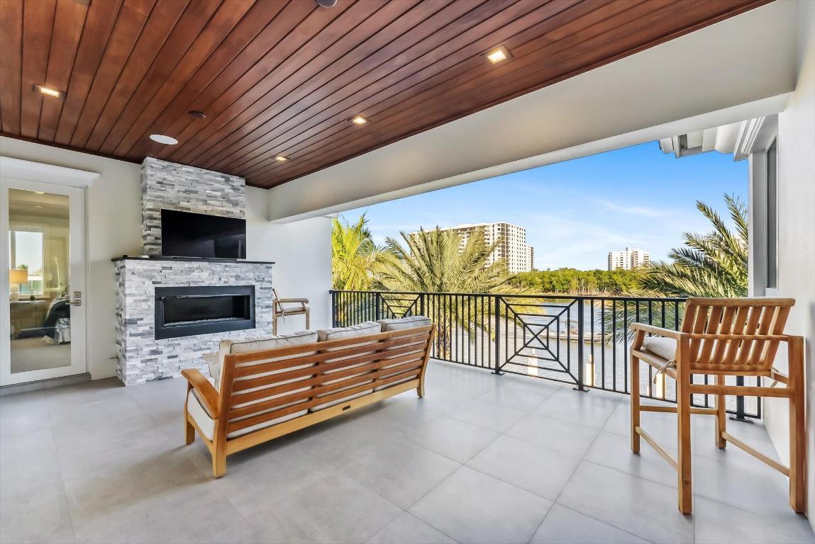 BOCA HARBOUR ISLAND SEC IN - Residential