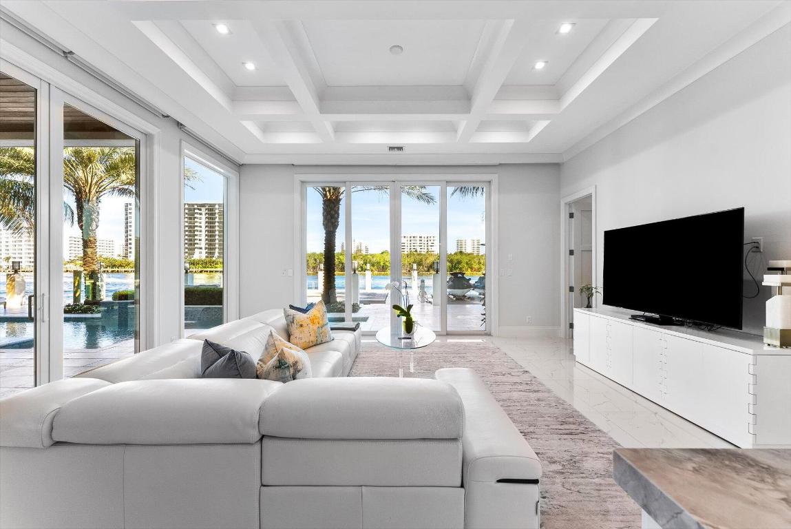 BOCA HARBOUR ISLAND SEC IN - Residential