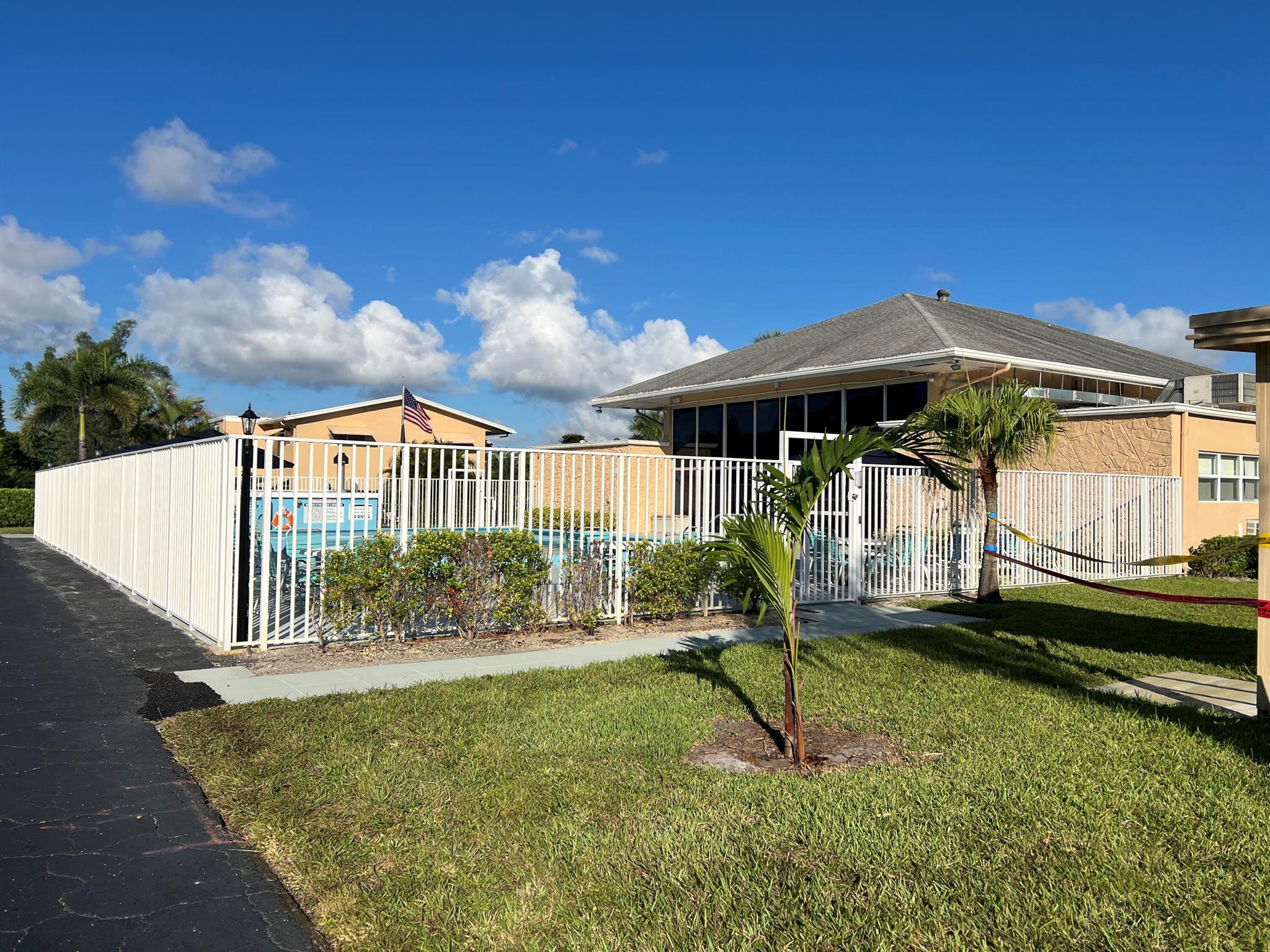 VILLAGE ROYALE CONDO 3 - Residential