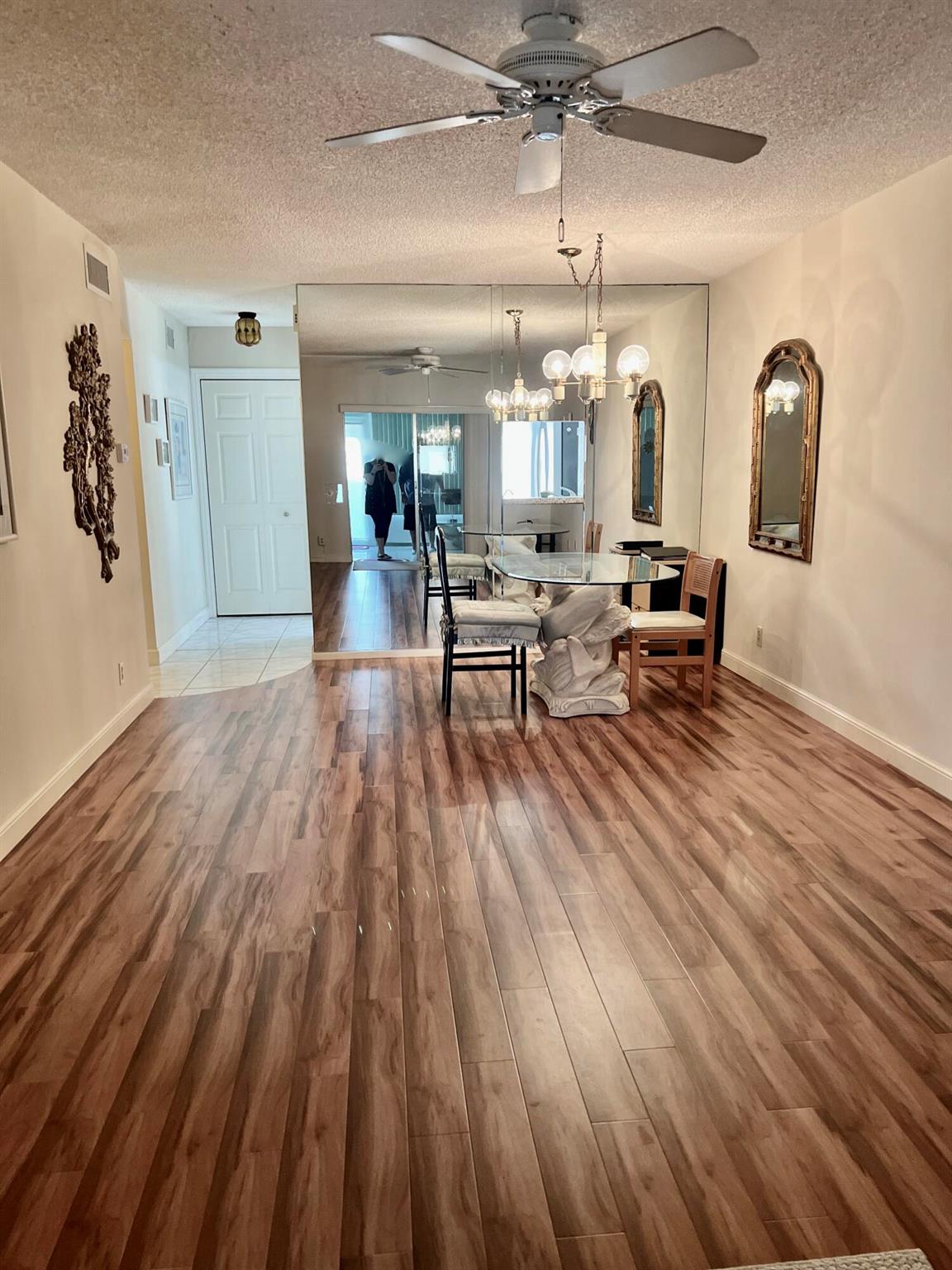 VILLAGE ROYALE CONDO 3 - Residential