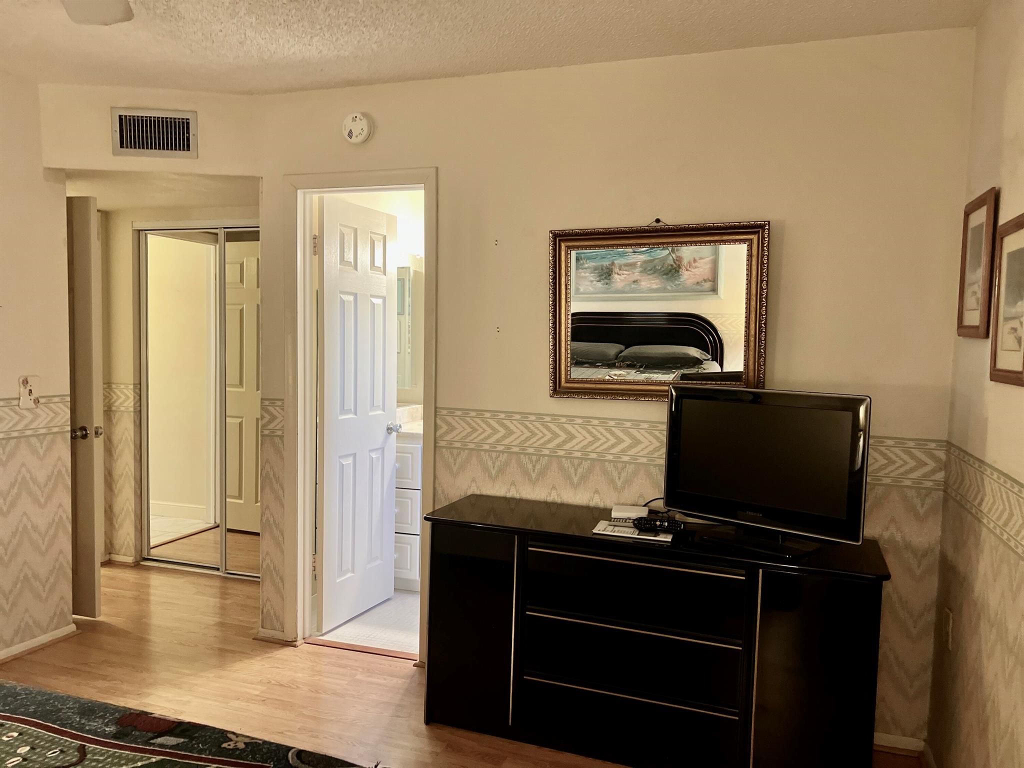 VILLAGE ROYALE CONDO 3 - Residential