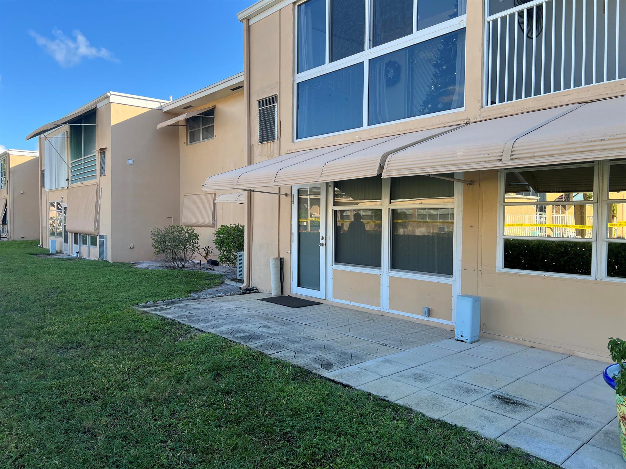VILLAGE ROYALE CONDO 3 - Residential