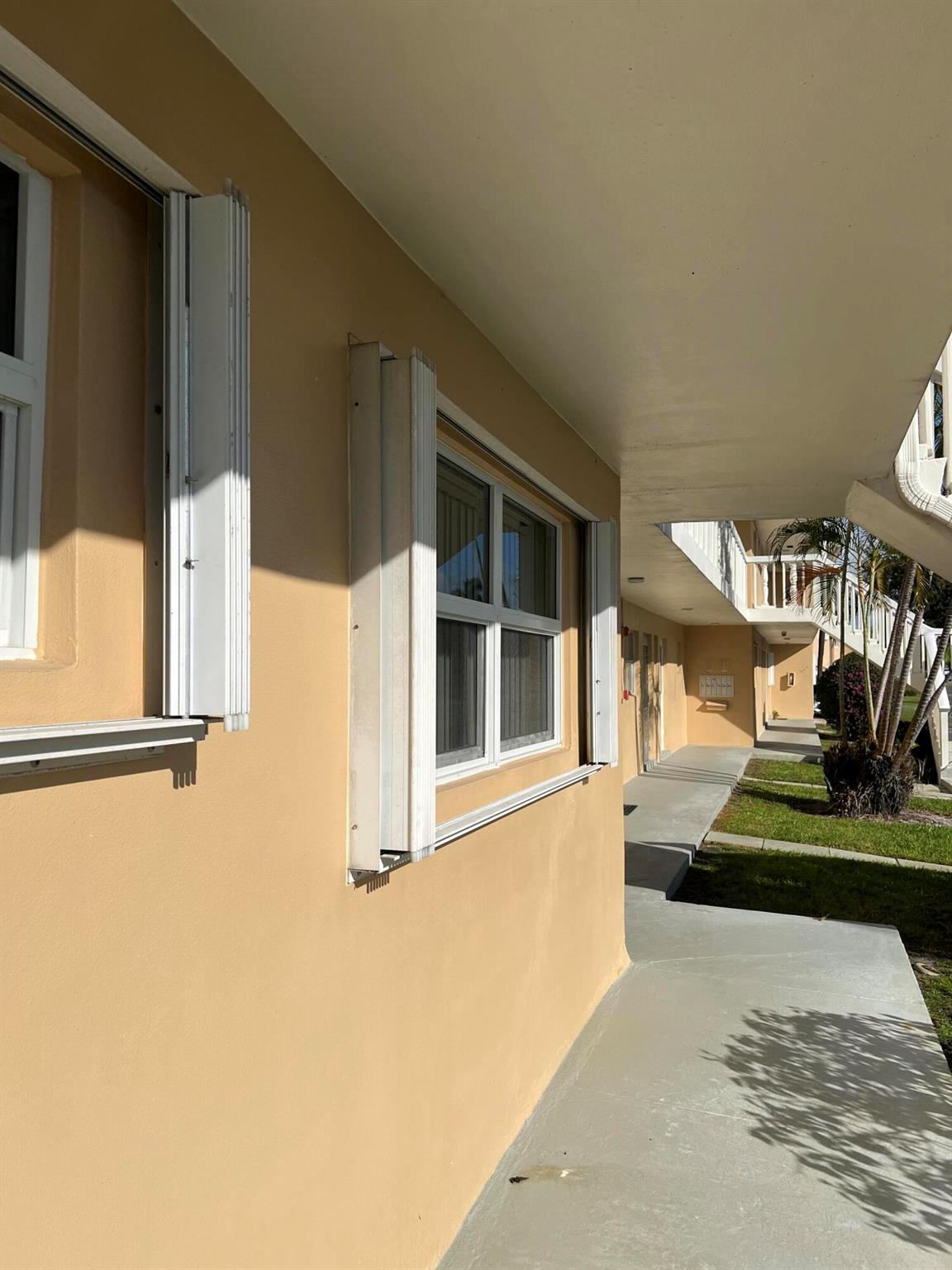 VILLAGE ROYALE CONDO 3 - Residential