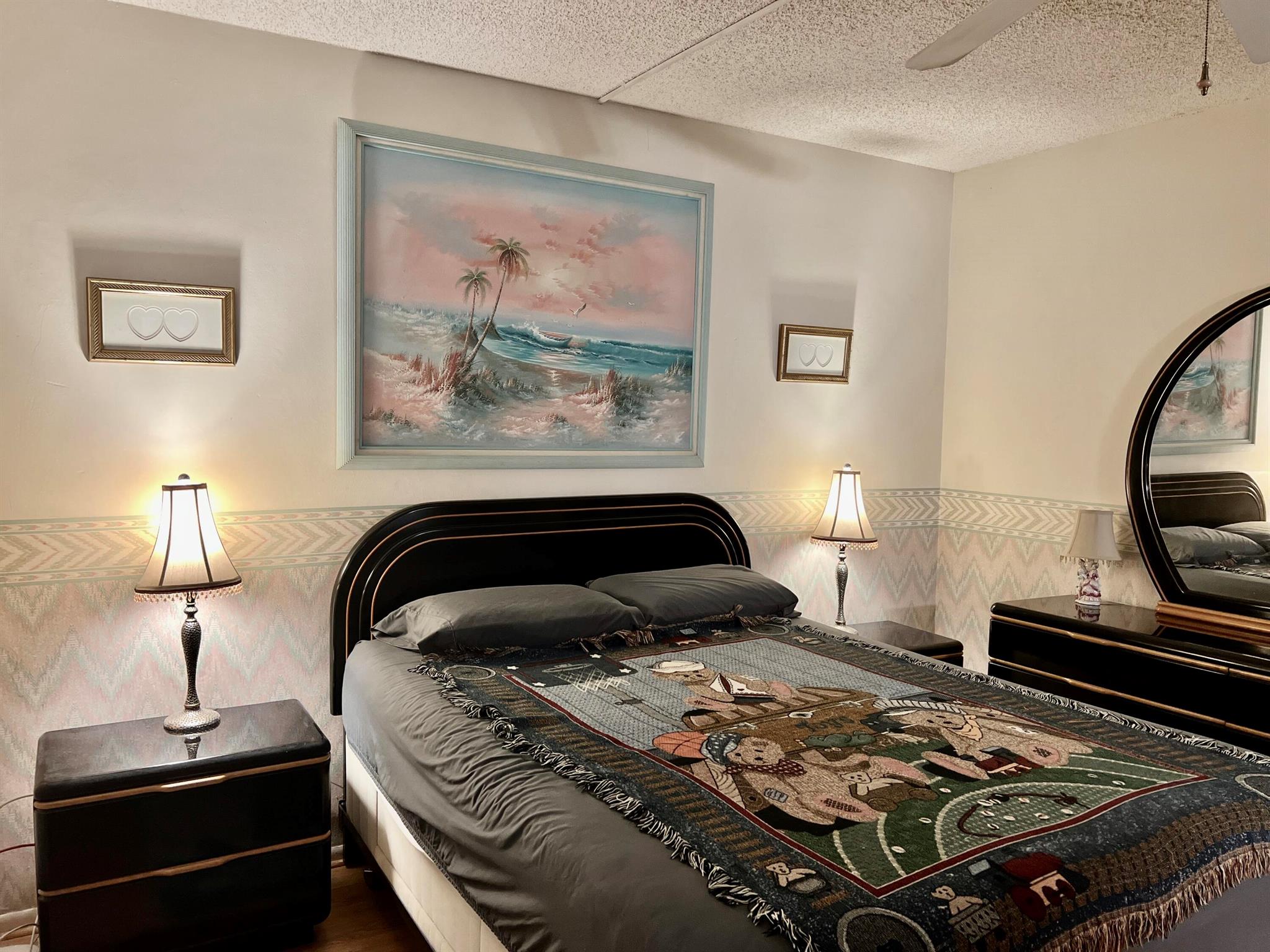VILLAGE ROYALE CONDO 3 - Residential