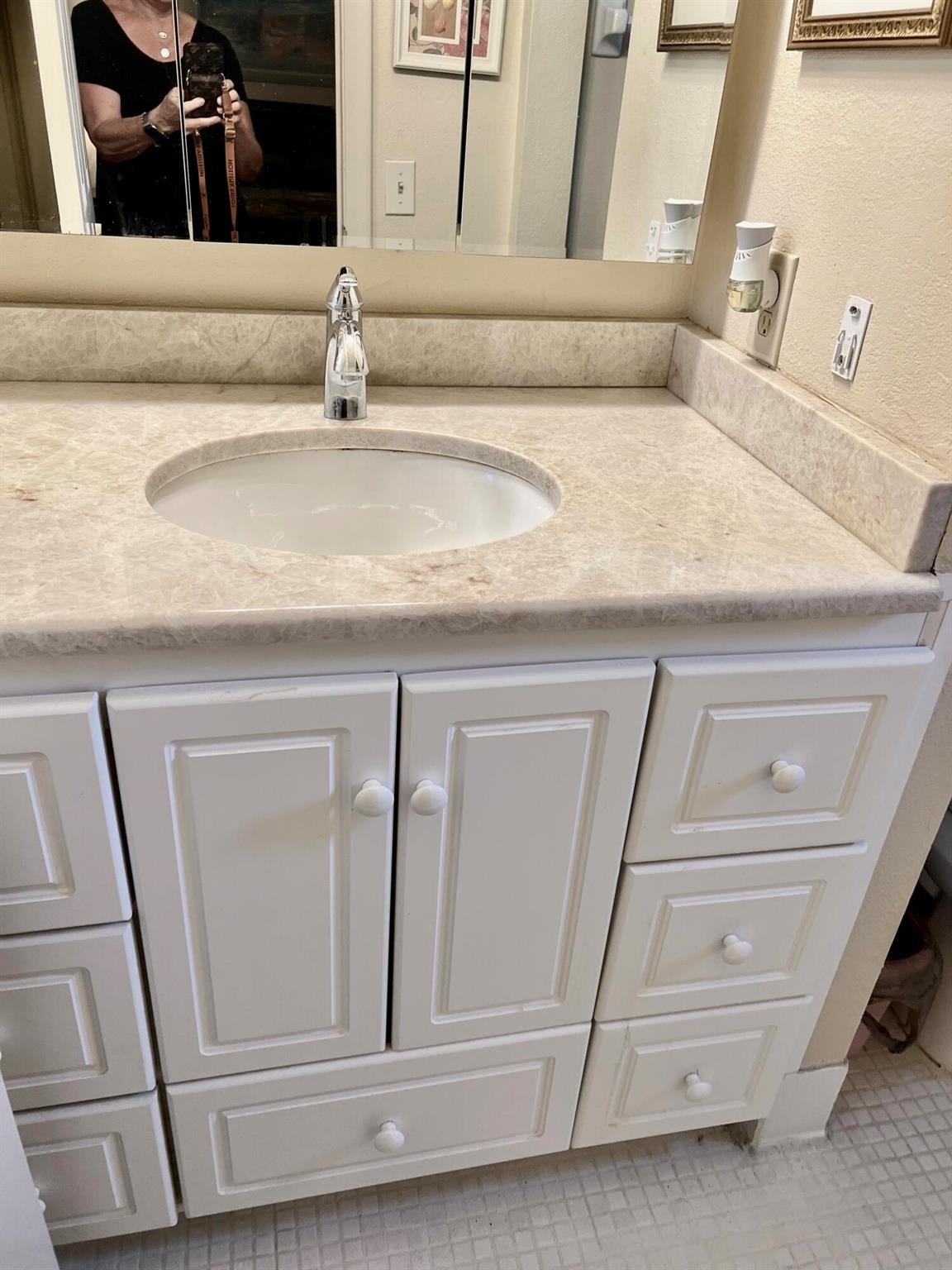 VILLAGE ROYALE CONDO 3 - Residential
