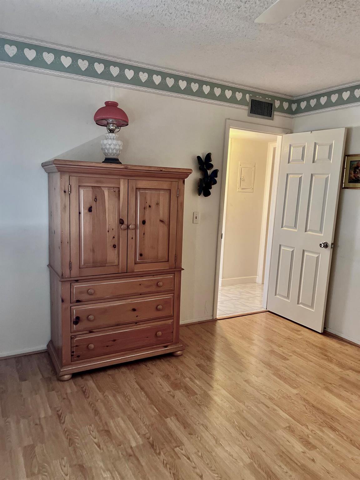 VILLAGE ROYALE CONDO 3 - Residential