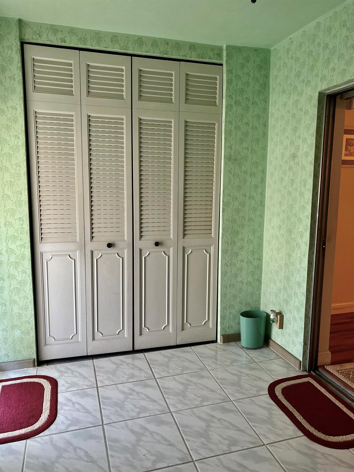 VILLAGE ROYALE CONDO 3 - Residential