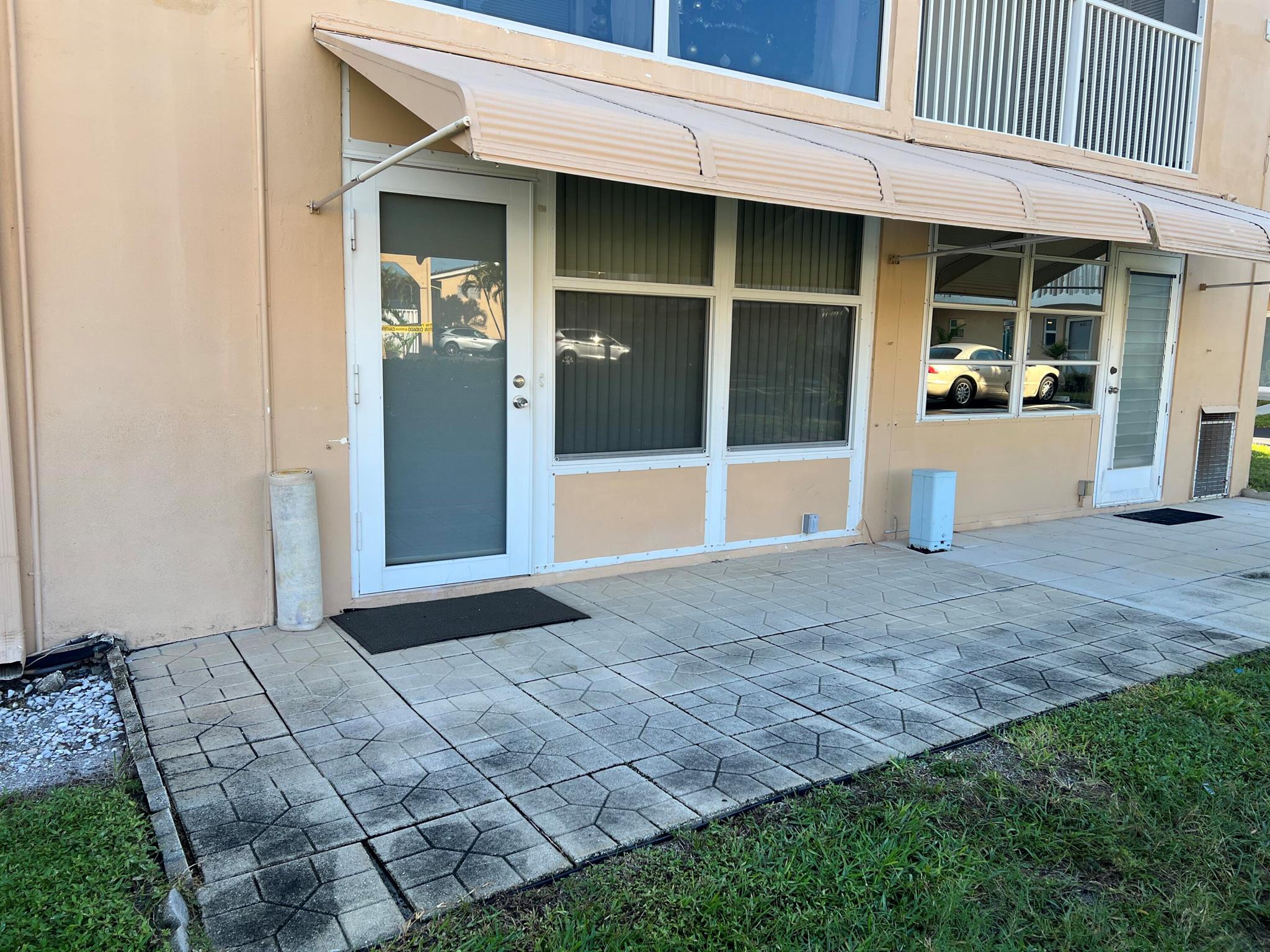 VILLAGE ROYALE CONDO 3 - Residential