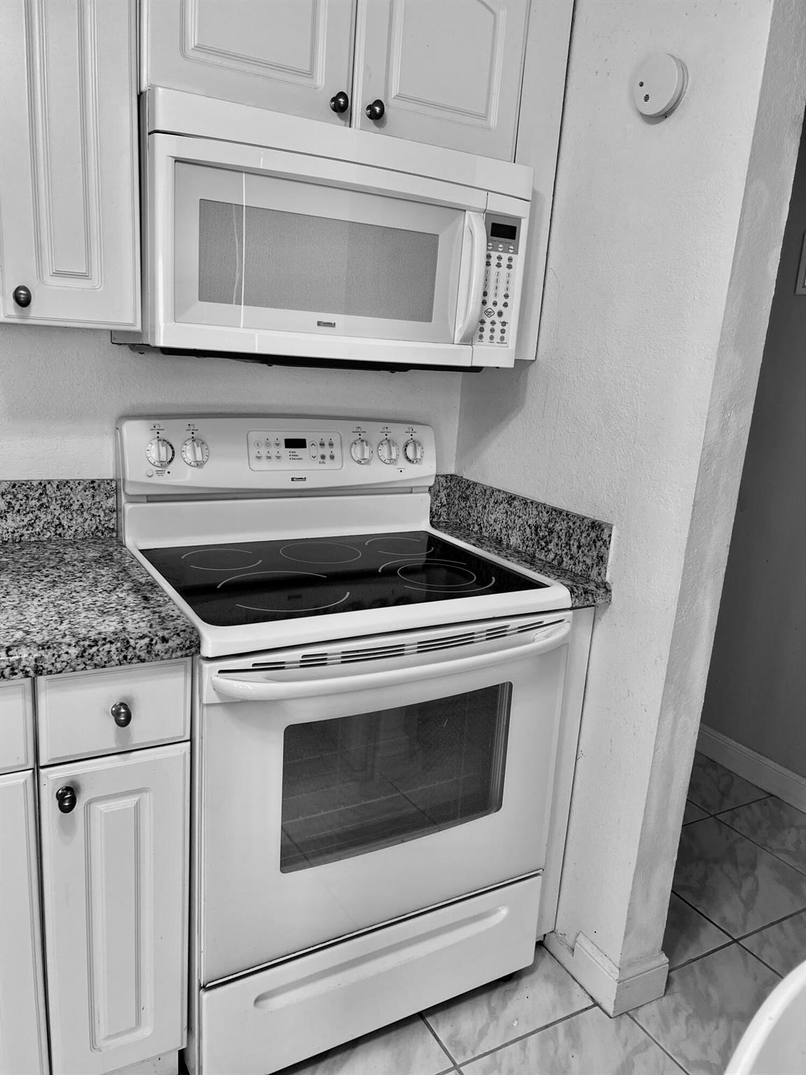 VILLAGE ROYALE CONDO 3 - Residential