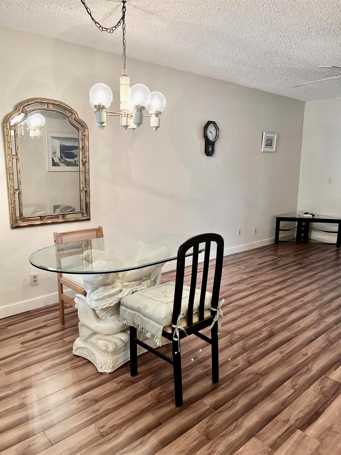 VILLAGE ROYALE CONDO 3 - Residential