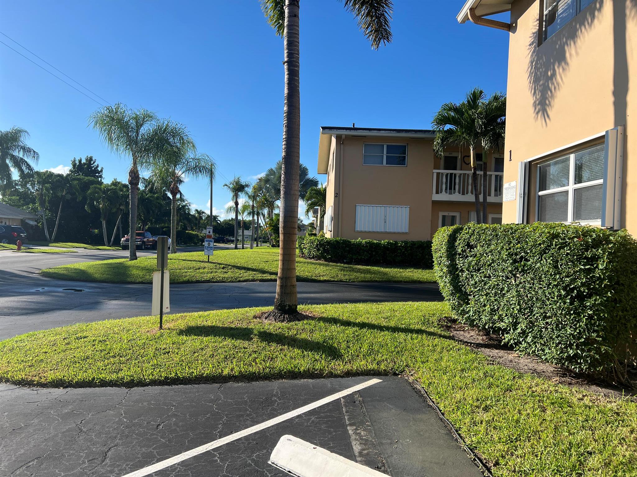 VILLAGE ROYALE CONDO 3 - Residential