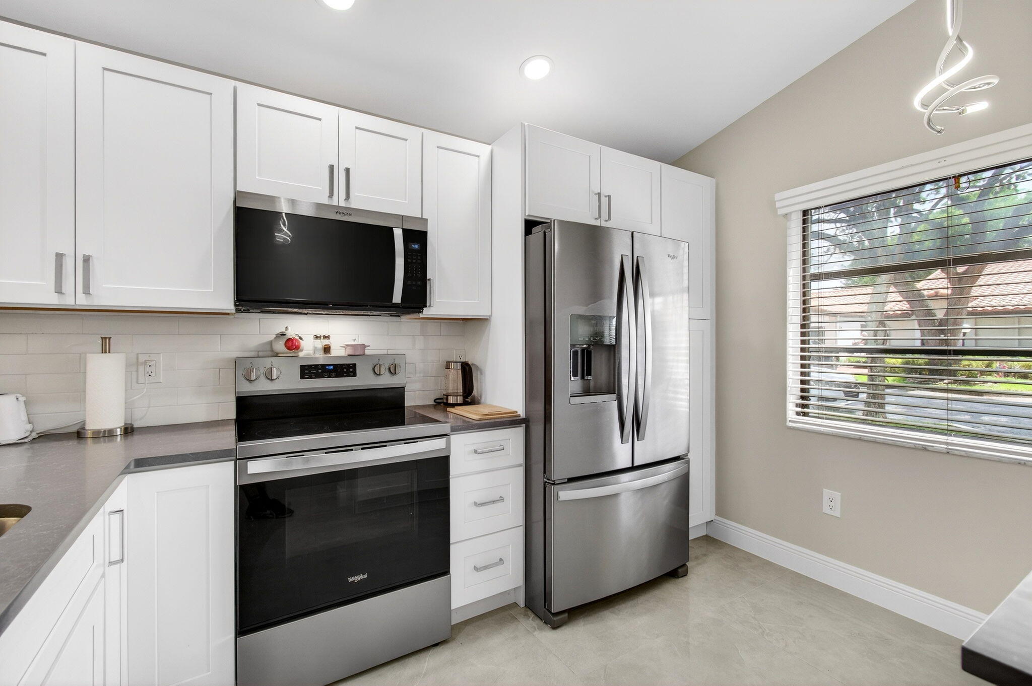 HUNTINGTON POINTE - Residential