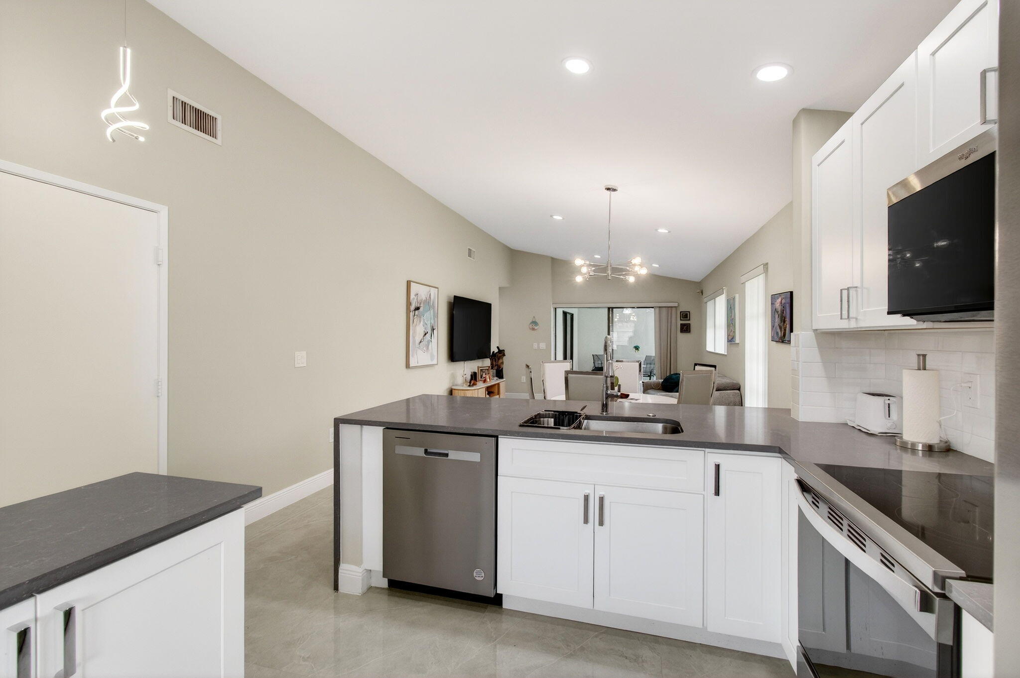 HUNTINGTON POINTE - Residential