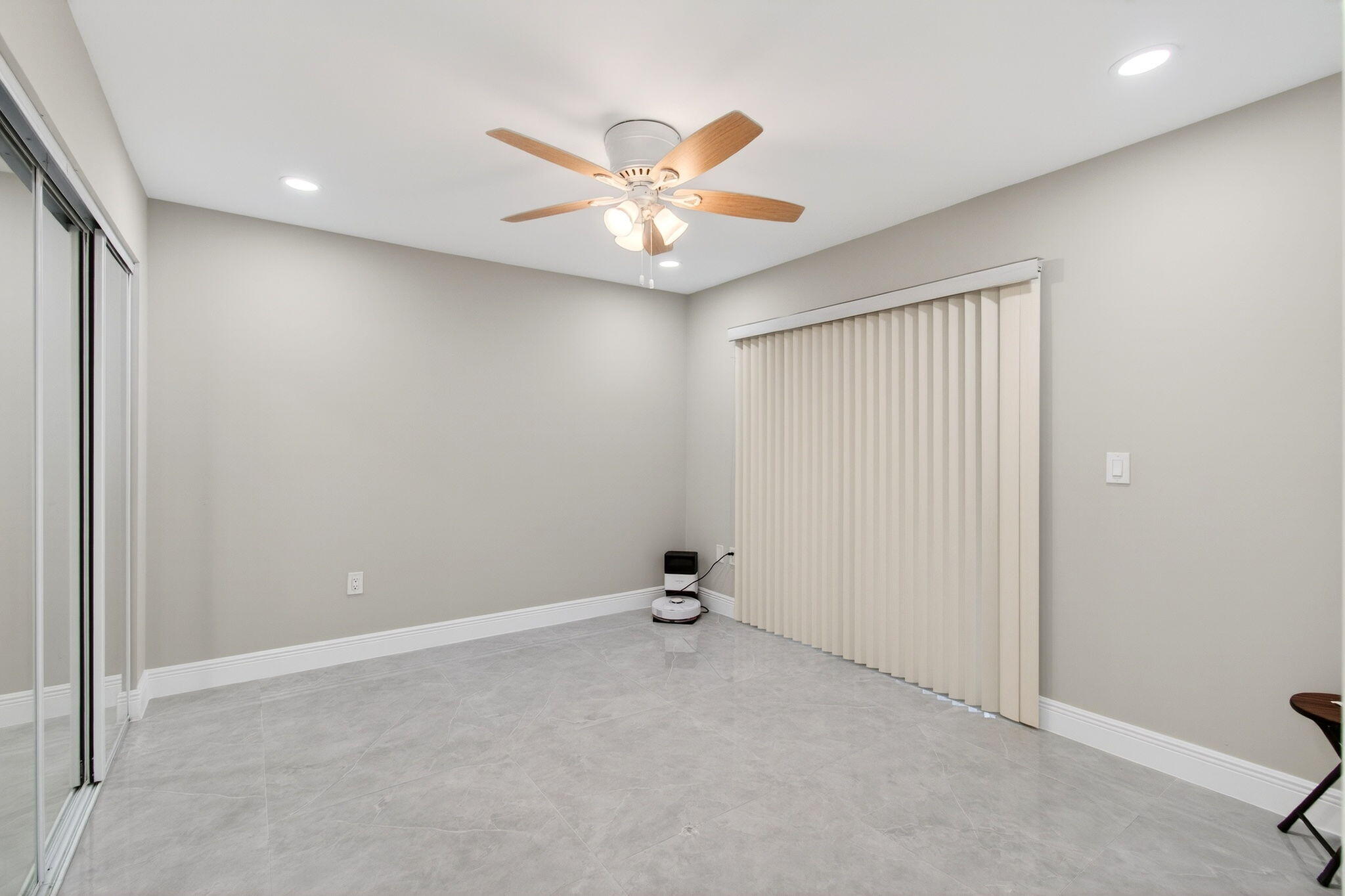 HUNTINGTON POINTE - Residential