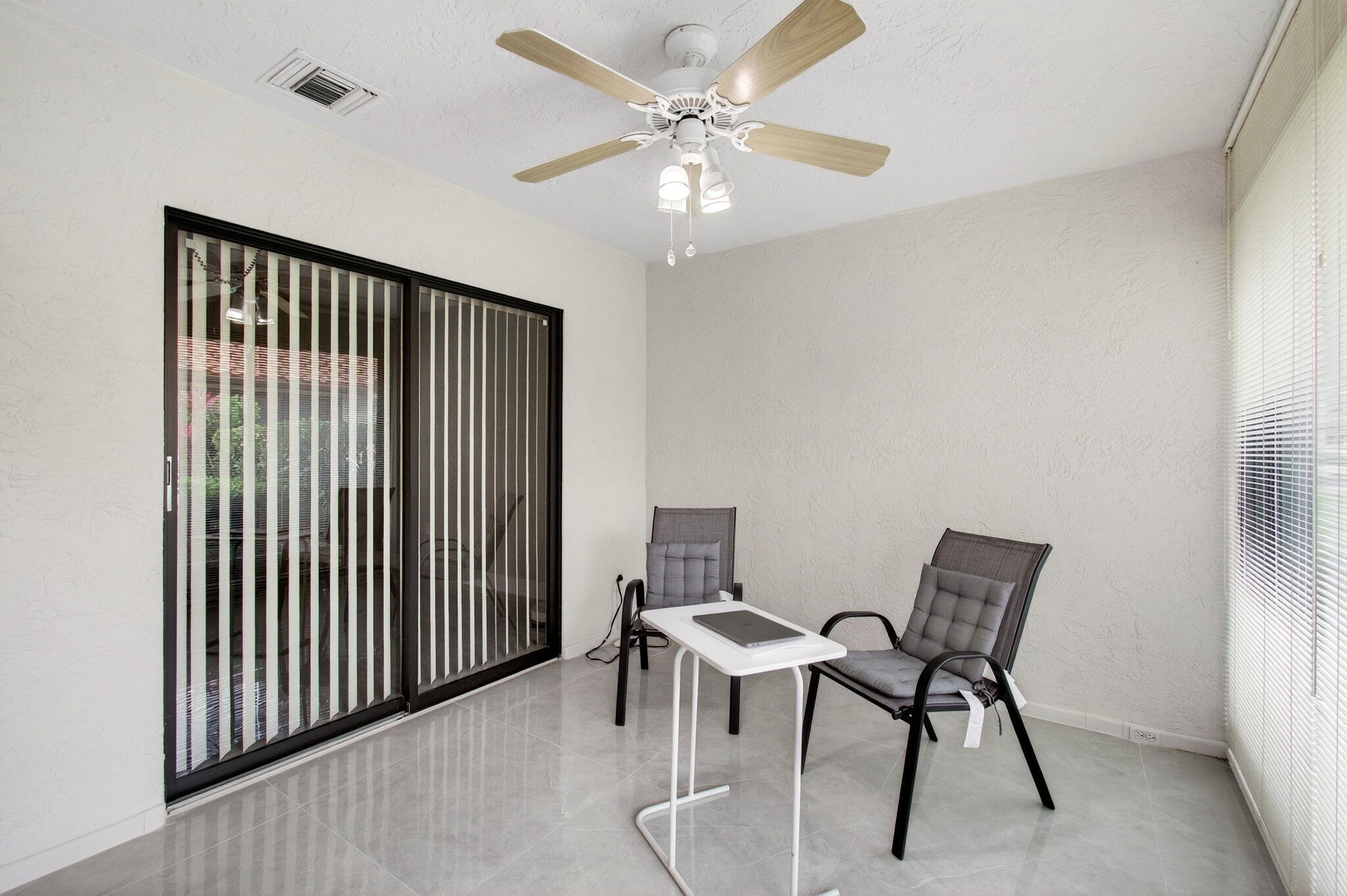 HUNTINGTON POINTE - Residential