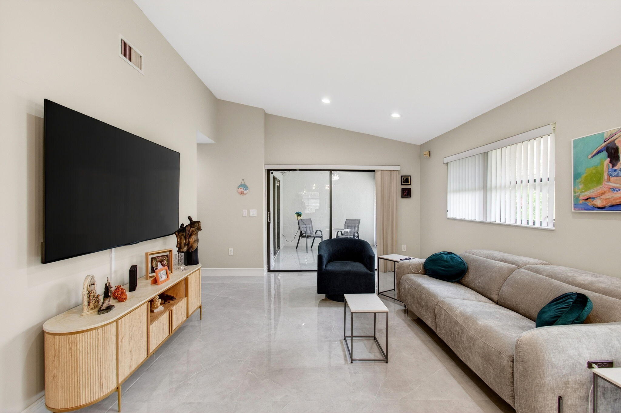 HUNTINGTON POINTE - Residential