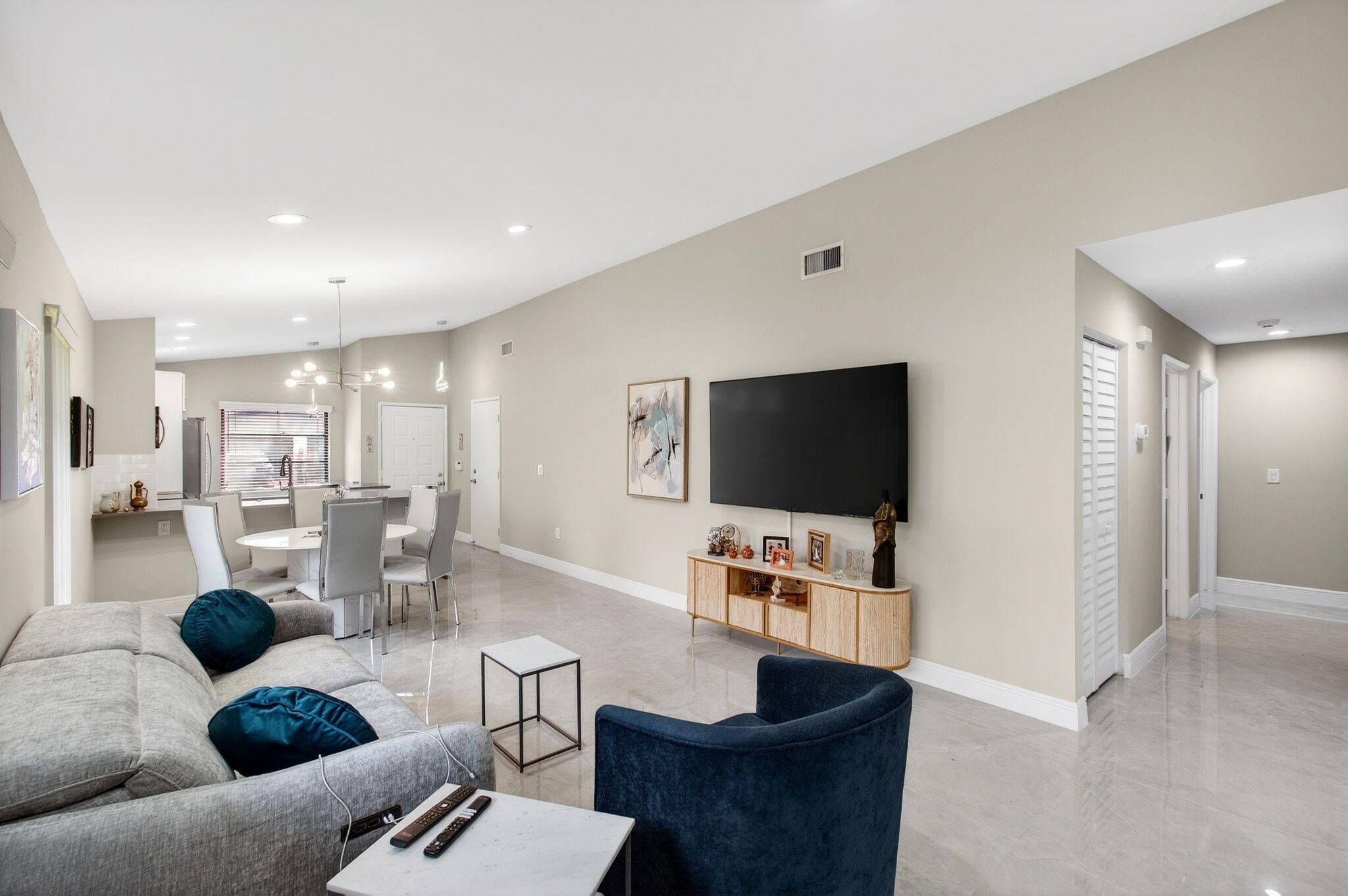 HUNTINGTON POINTE - Residential