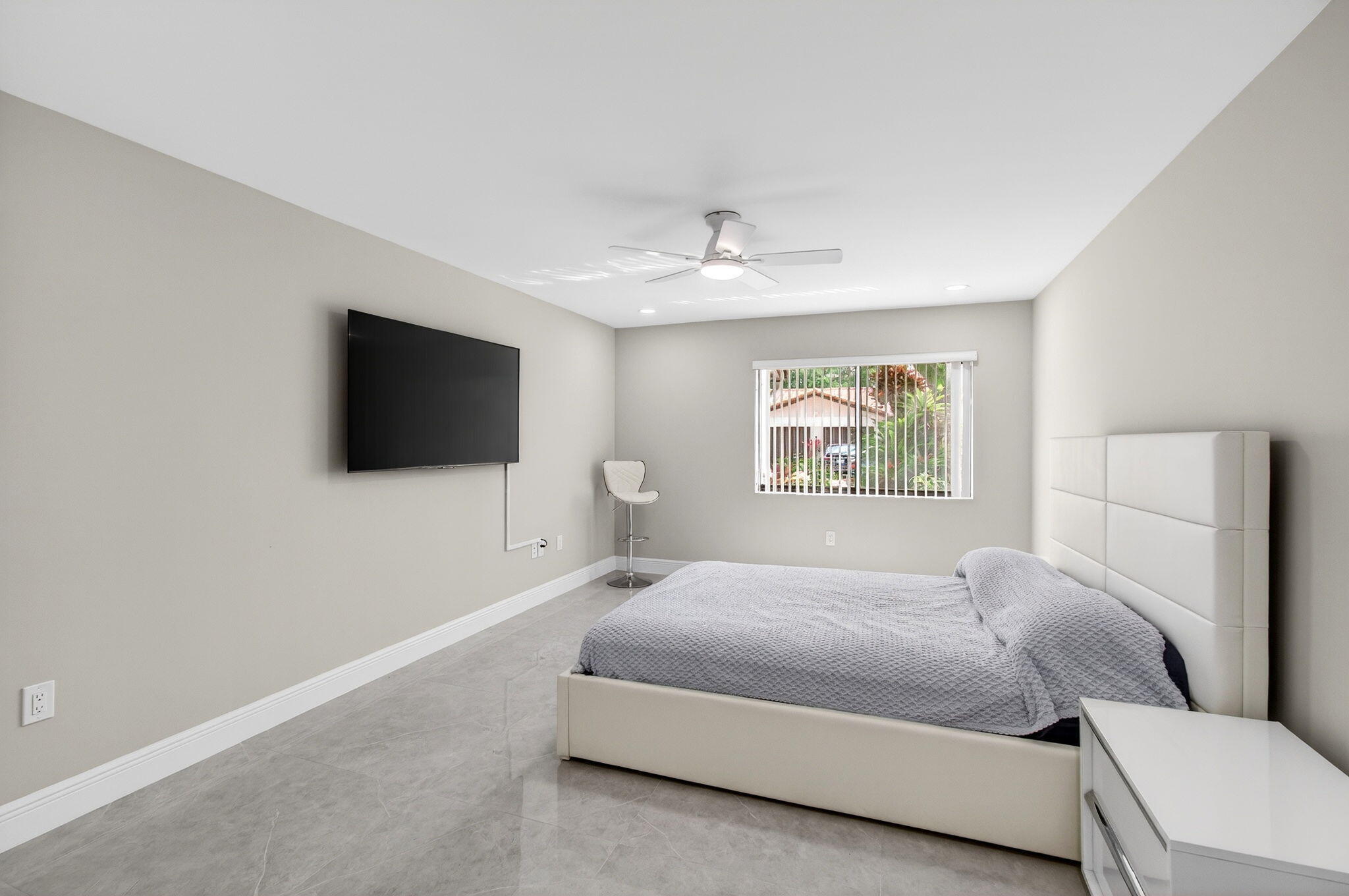 HUNTINGTON POINTE - Residential