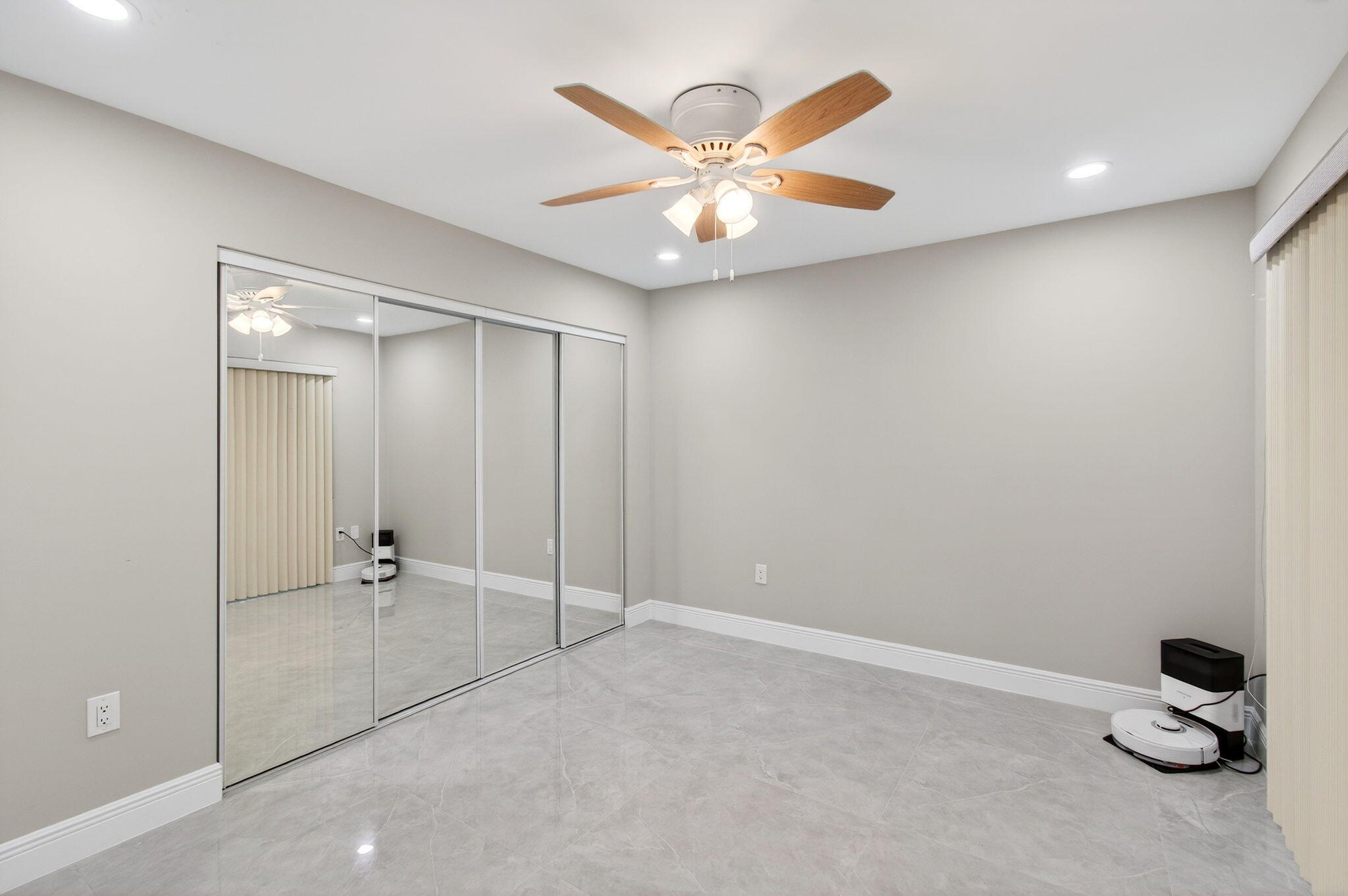 HUNTINGTON POINTE - Residential