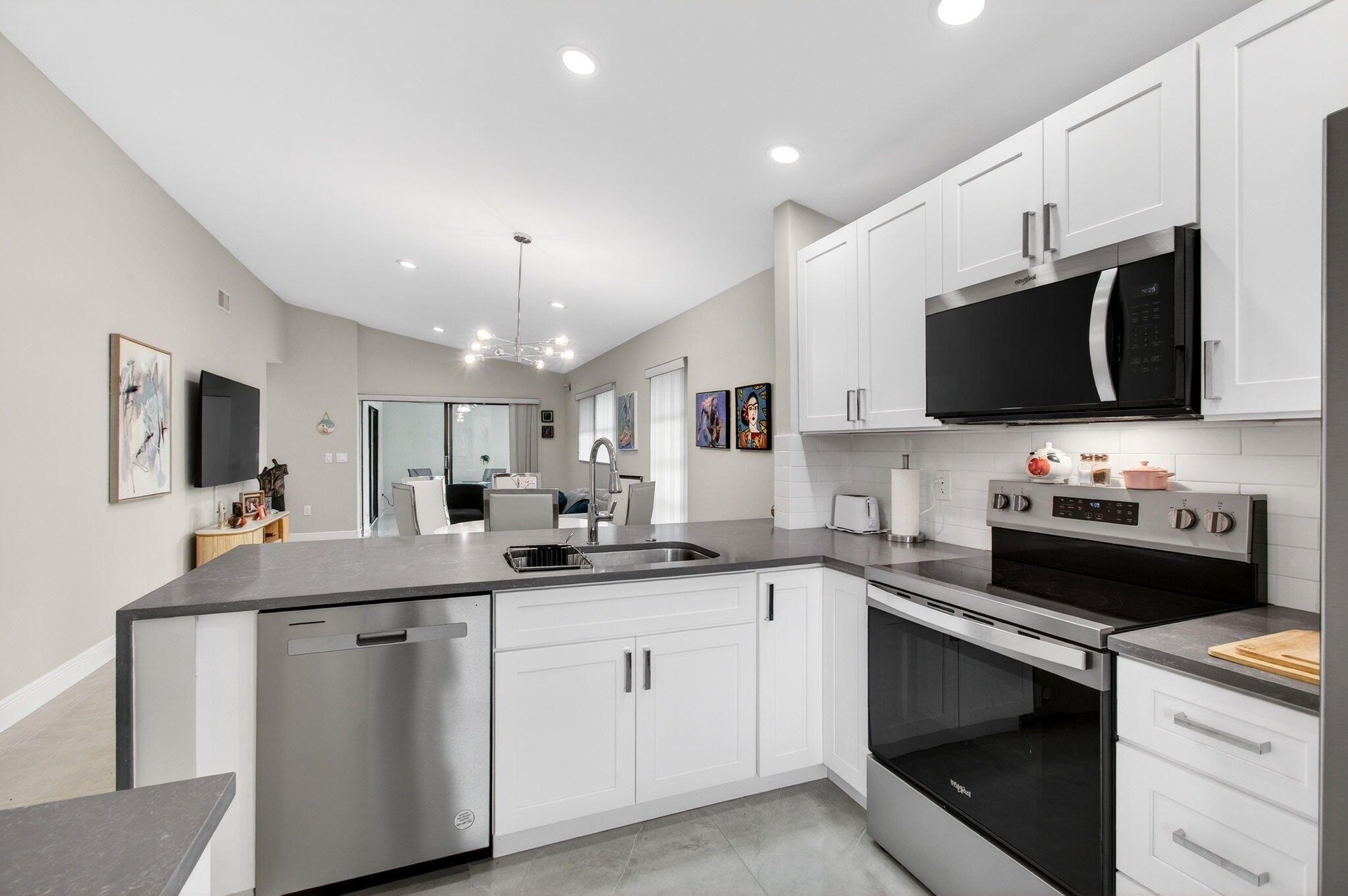 HUNTINGTON POINTE - Residential