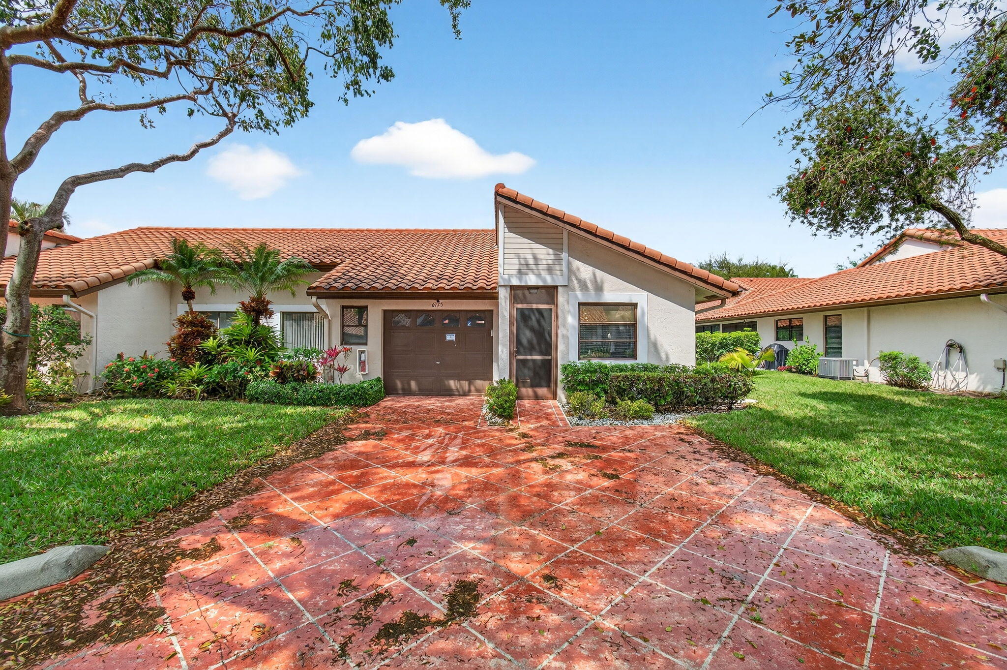 HUNTINGTON POINTE - Residential