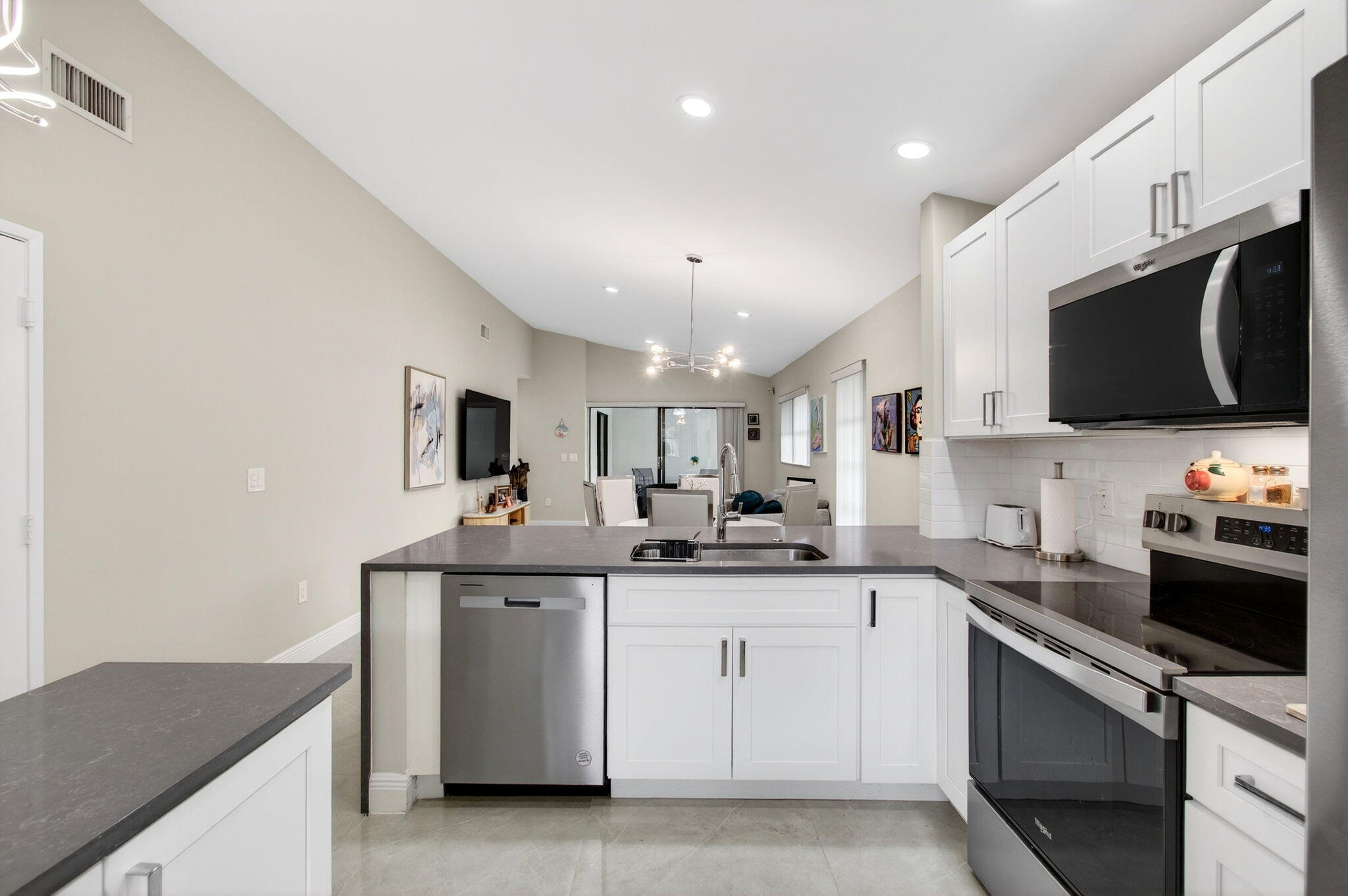 HUNTINGTON POINTE - Residential