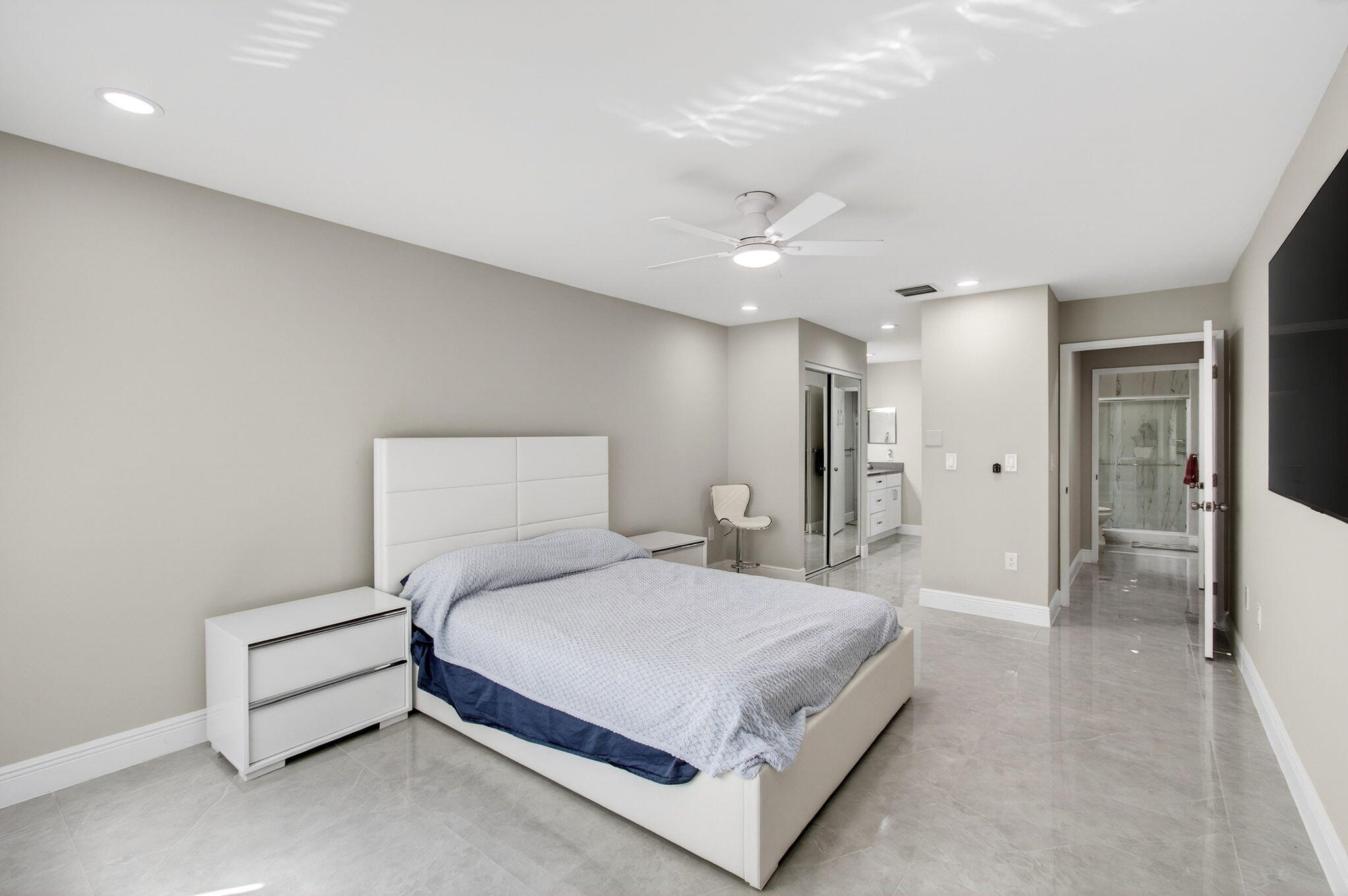 HUNTINGTON POINTE - Residential