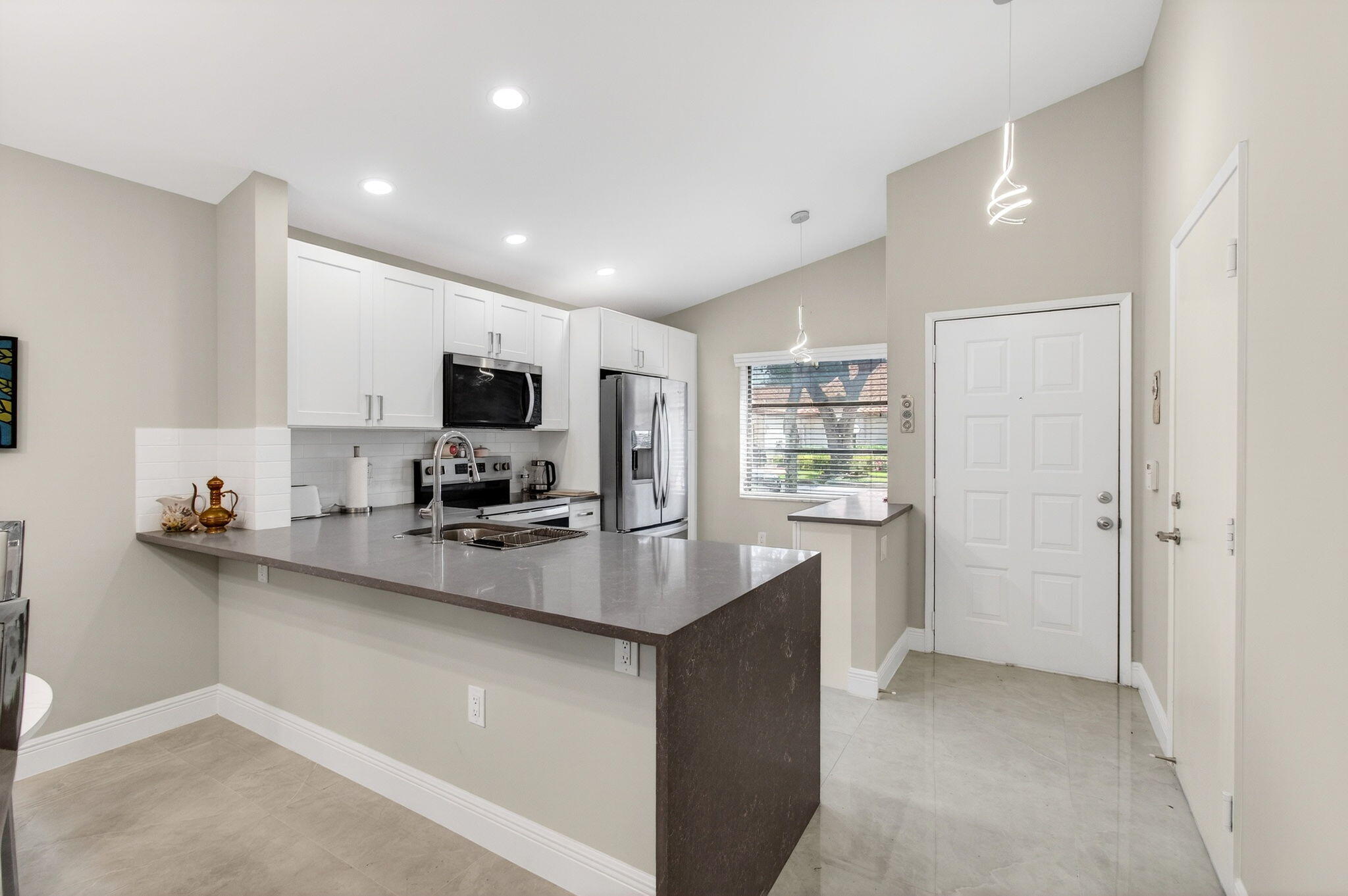 HUNTINGTON POINTE - Residential