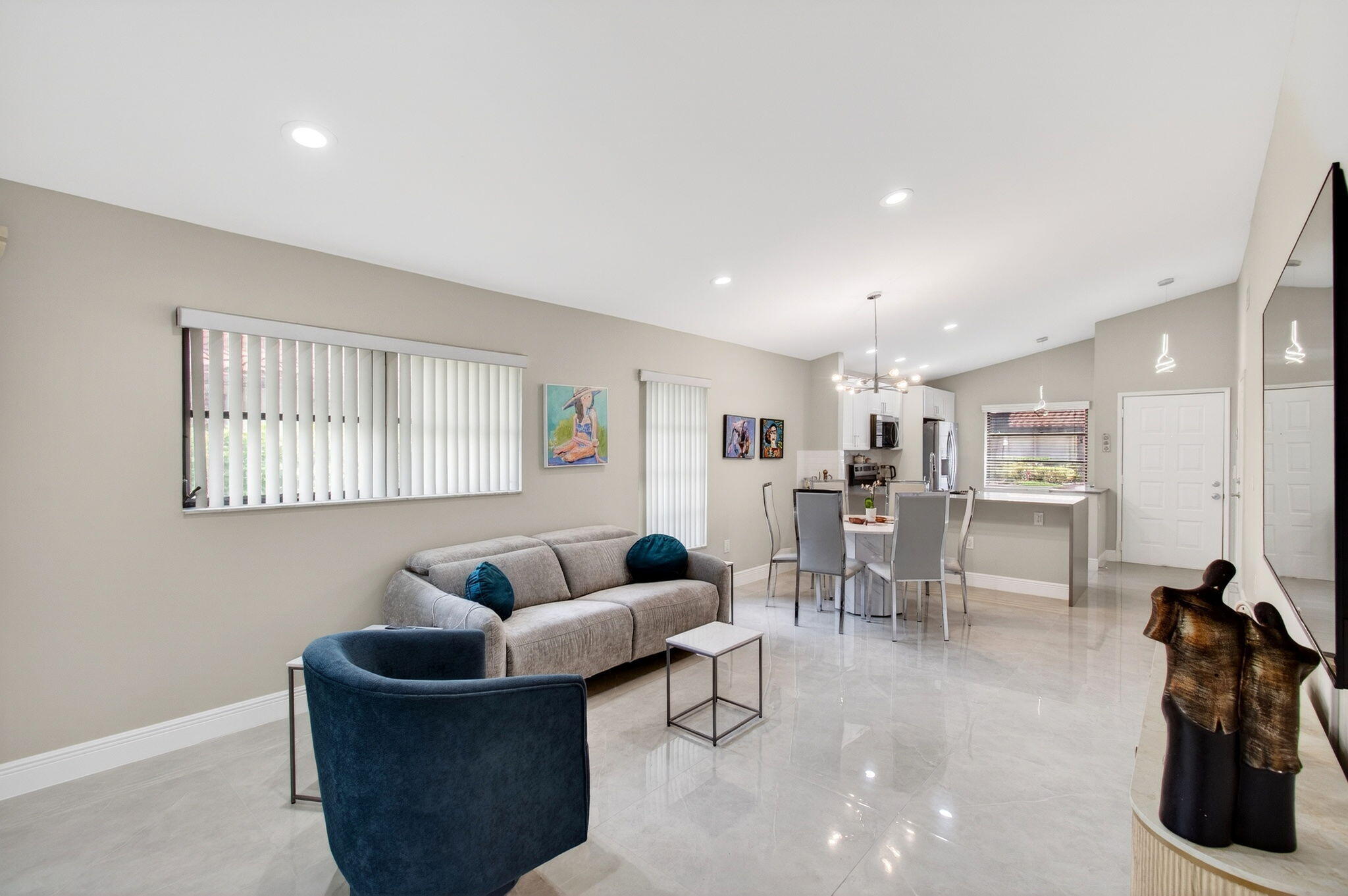 HUNTINGTON POINTE - Residential