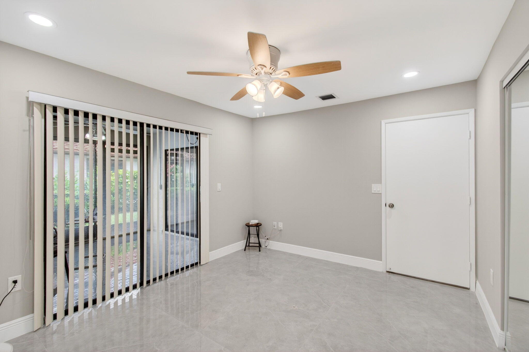 HUNTINGTON POINTE - Residential