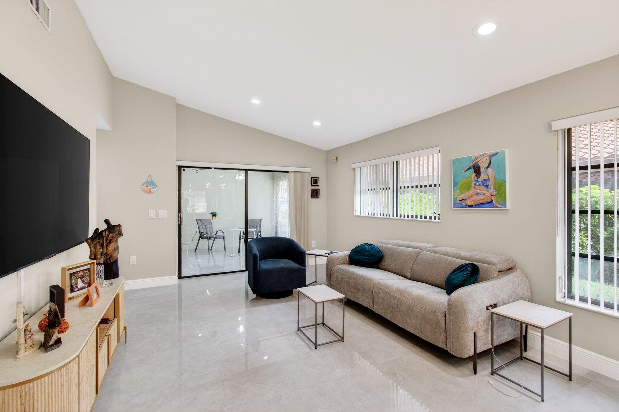 HUNTINGTON POINTE - Residential