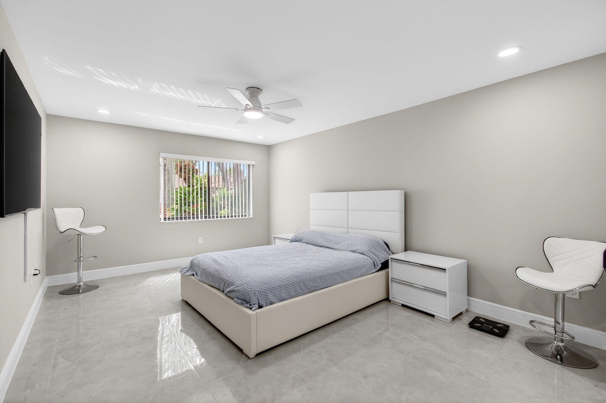 HUNTINGTON POINTE - Residential