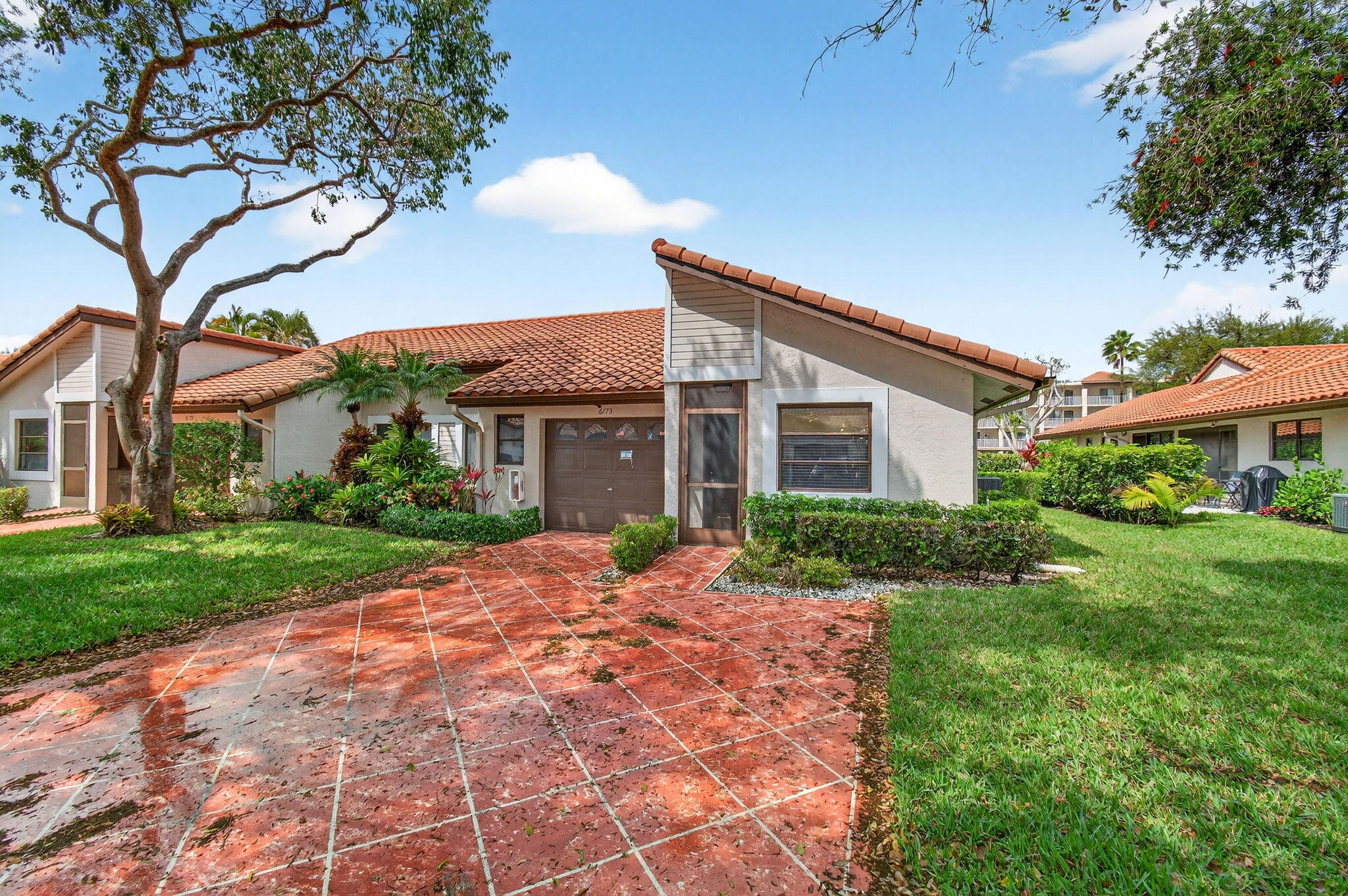 HUNTINGTON POINTE - Residential