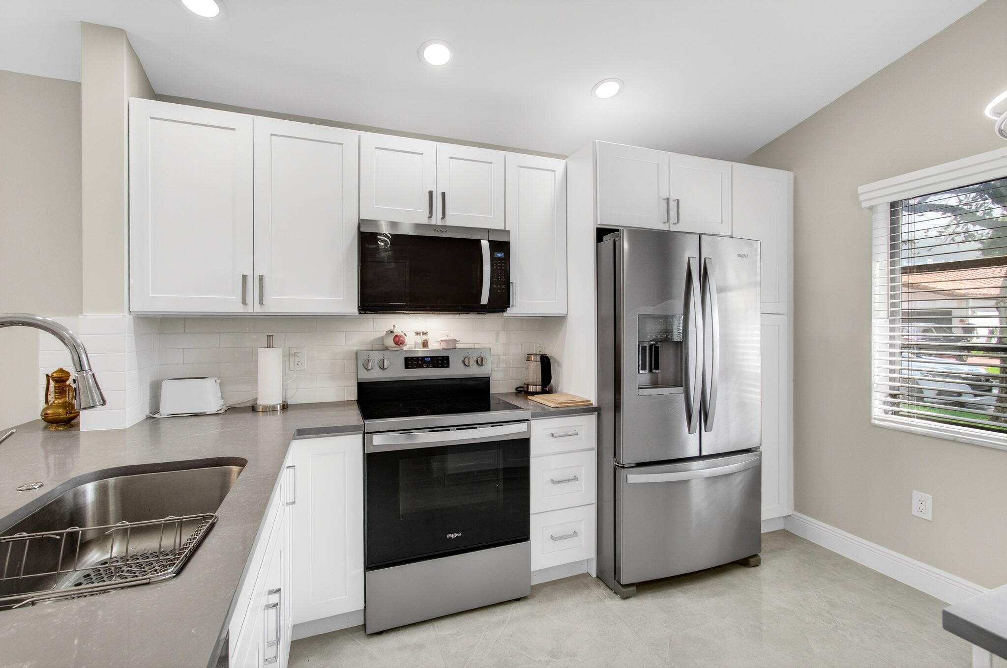 HUNTINGTON POINTE - Residential