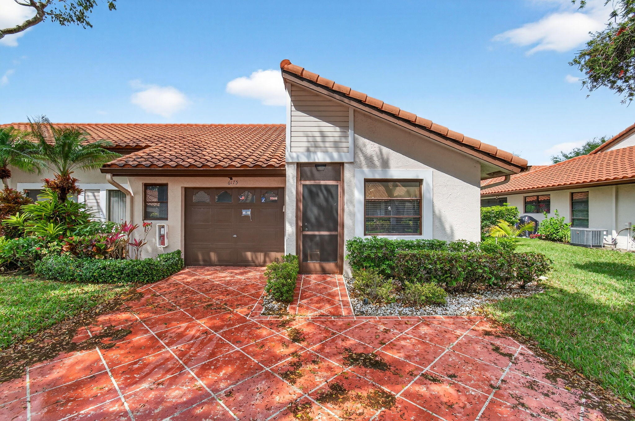 HUNTINGTON POINTE - Residential