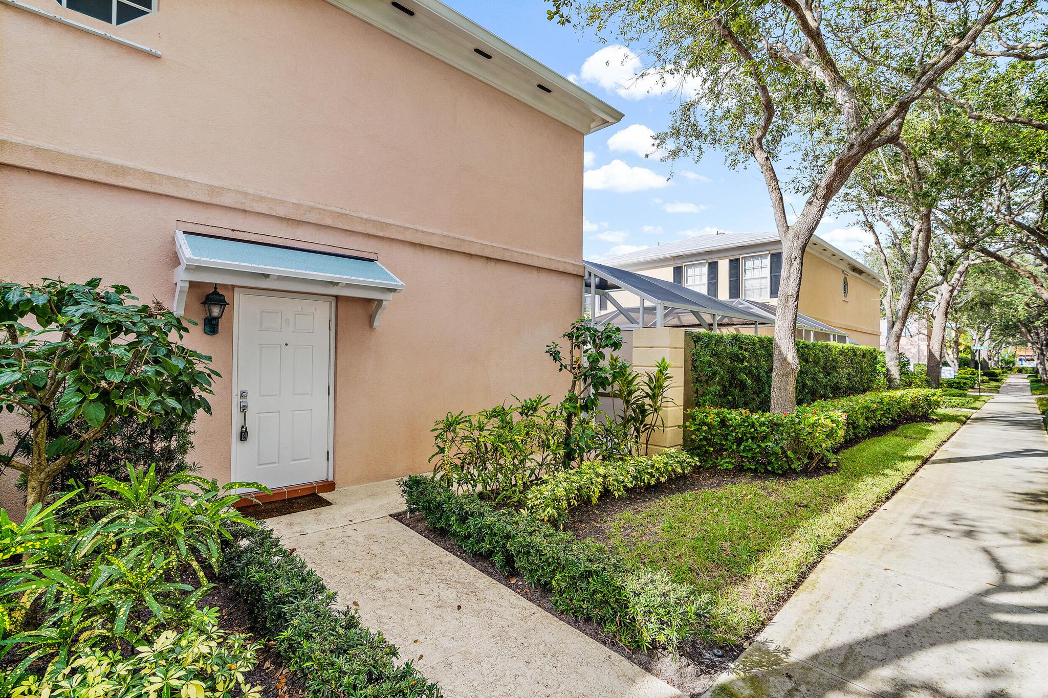 TEQUESTA OAKS - Residential