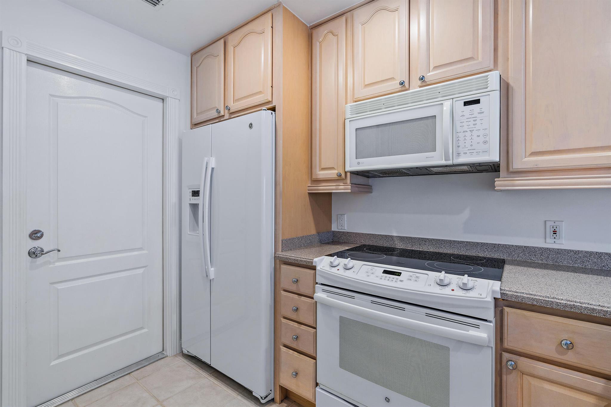 TEQUESTA OAKS - Residential