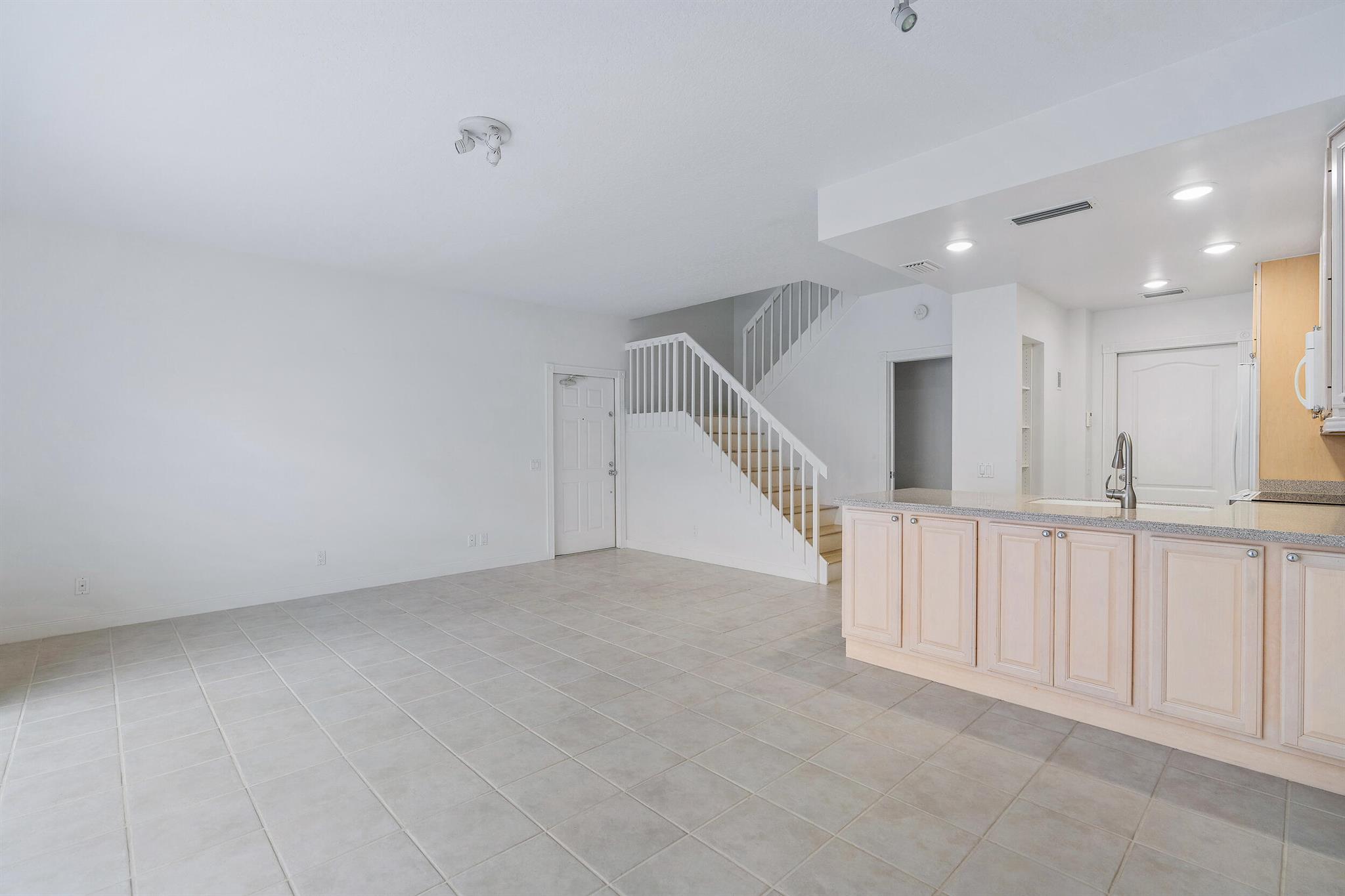 TEQUESTA OAKS - Residential