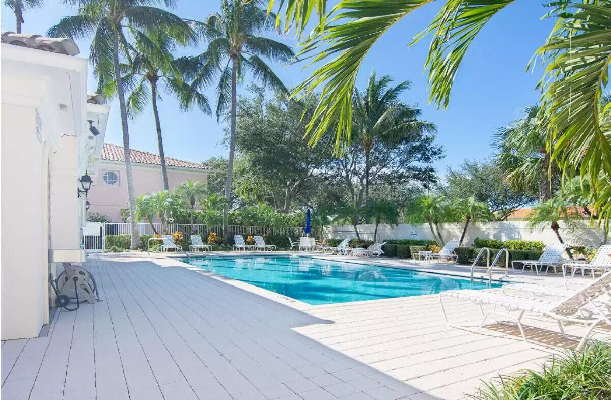 TEQUESTA OAKS - Residential