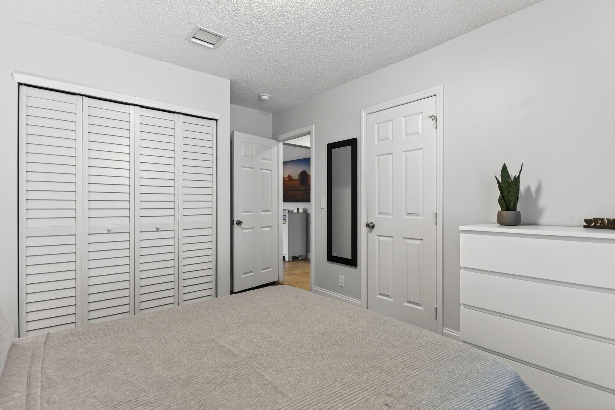 Cresthaven 5 40-4 B - Residential