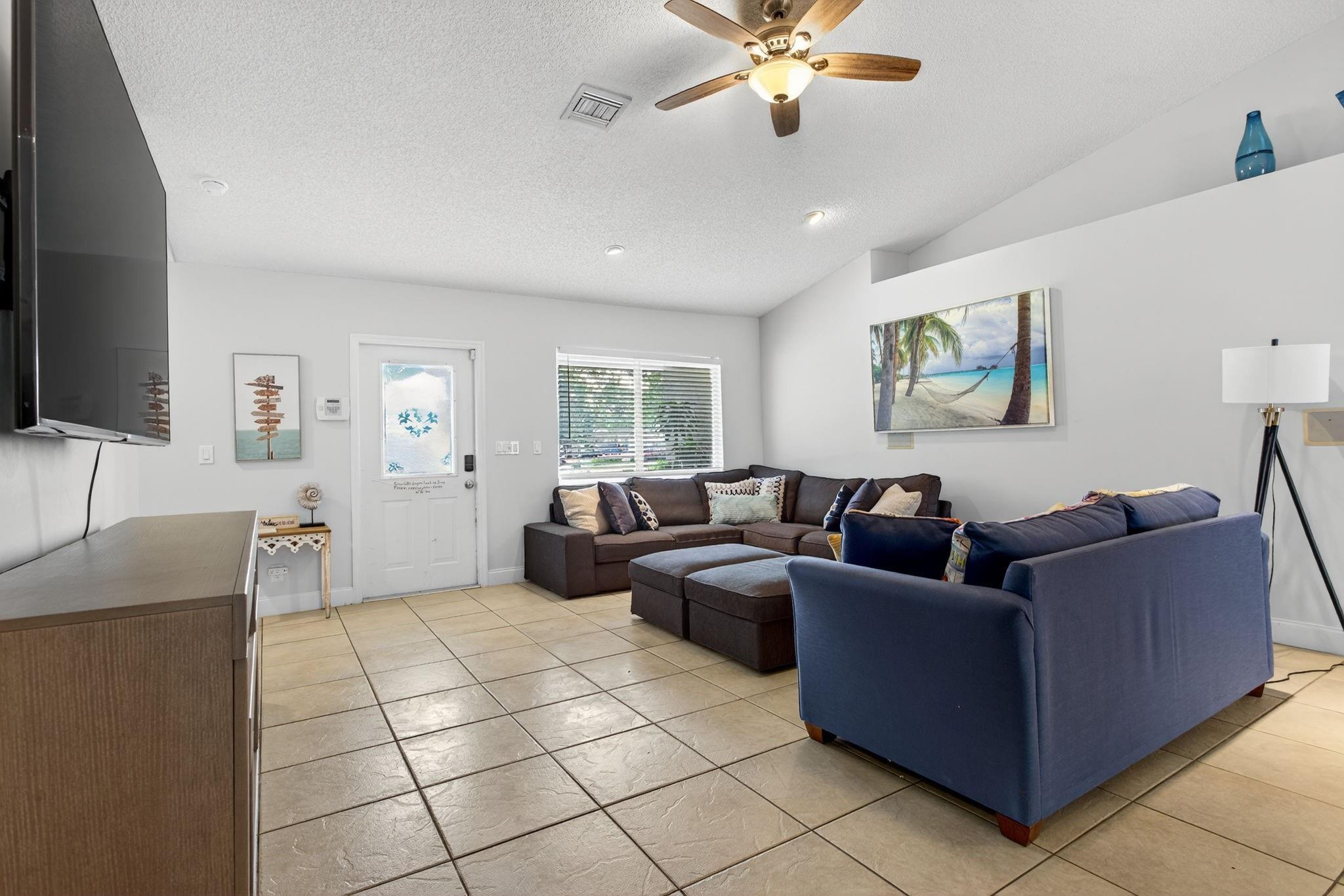 Cresthaven 5 40-4 B - Residential