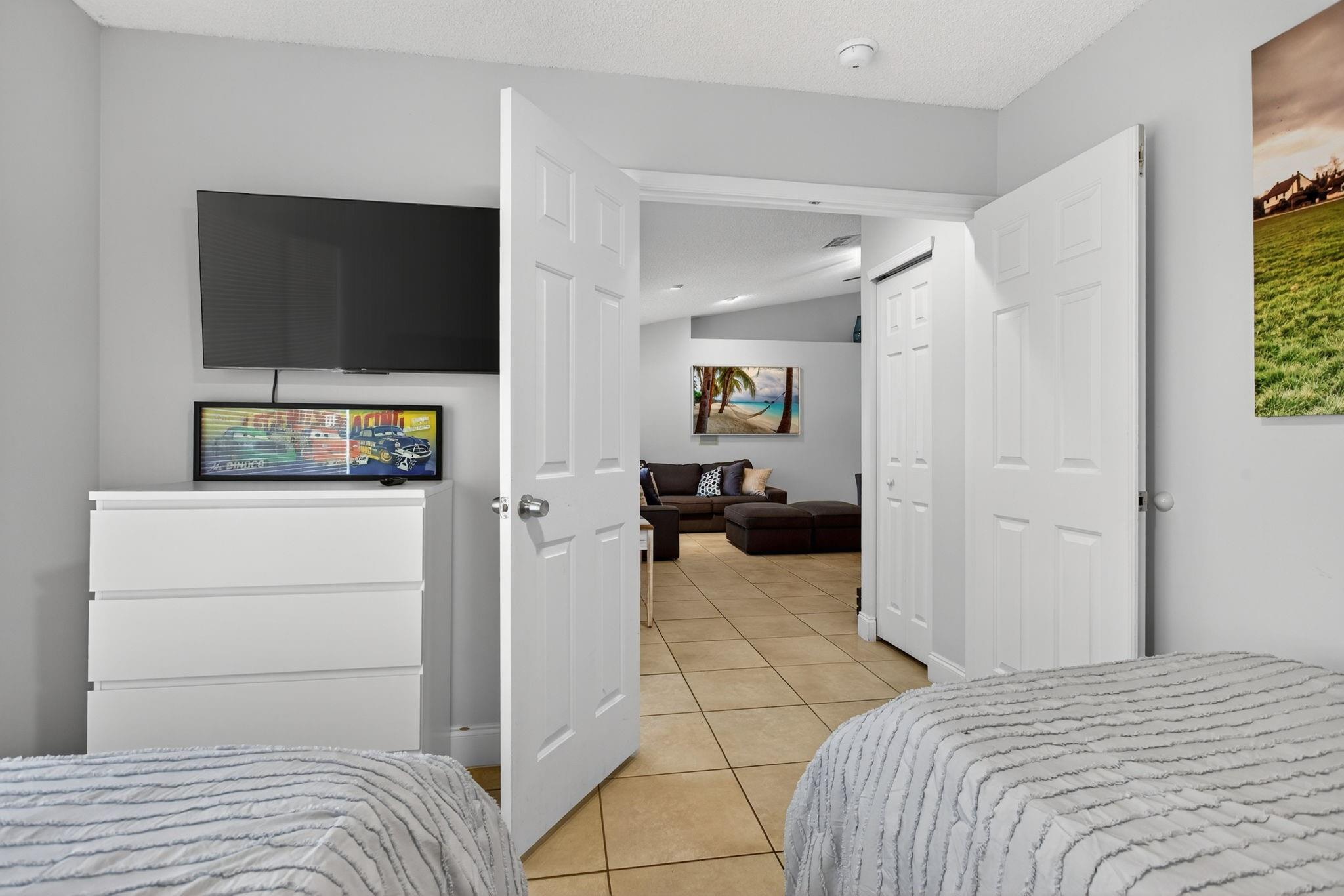 Cresthaven 5 40-4 B - Residential