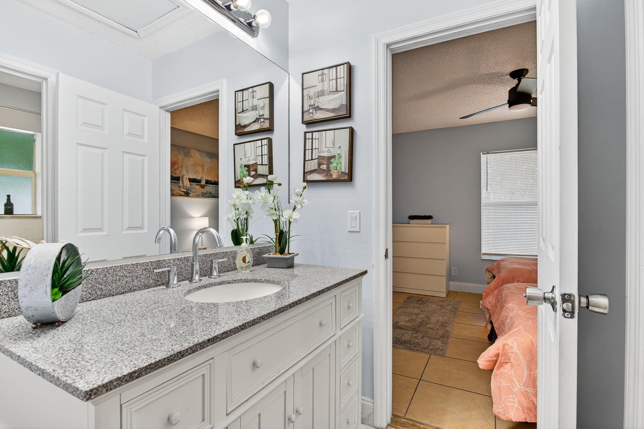 Cresthaven 5 40-4 B - Residential