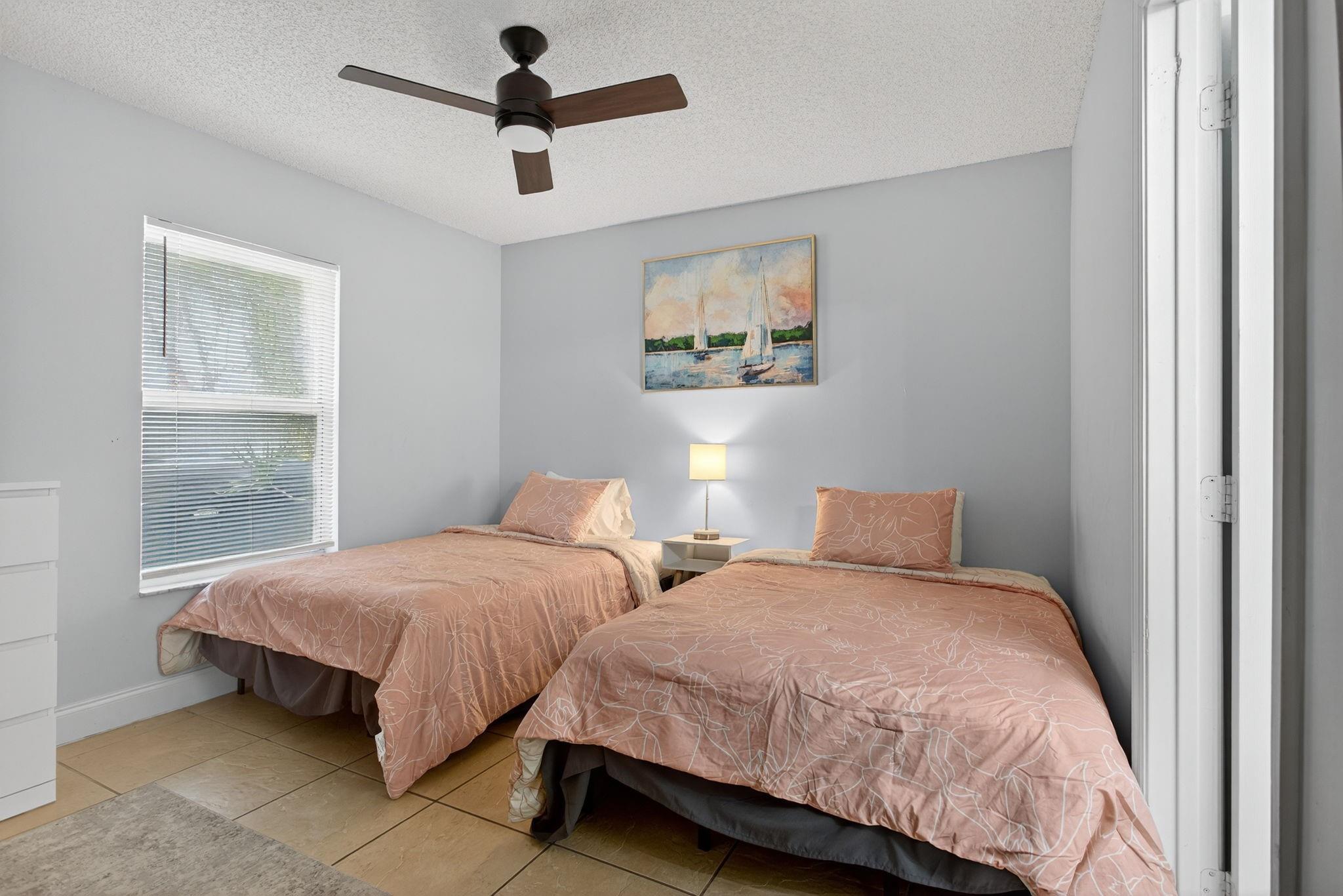 Cresthaven 5 40-4 B - Residential