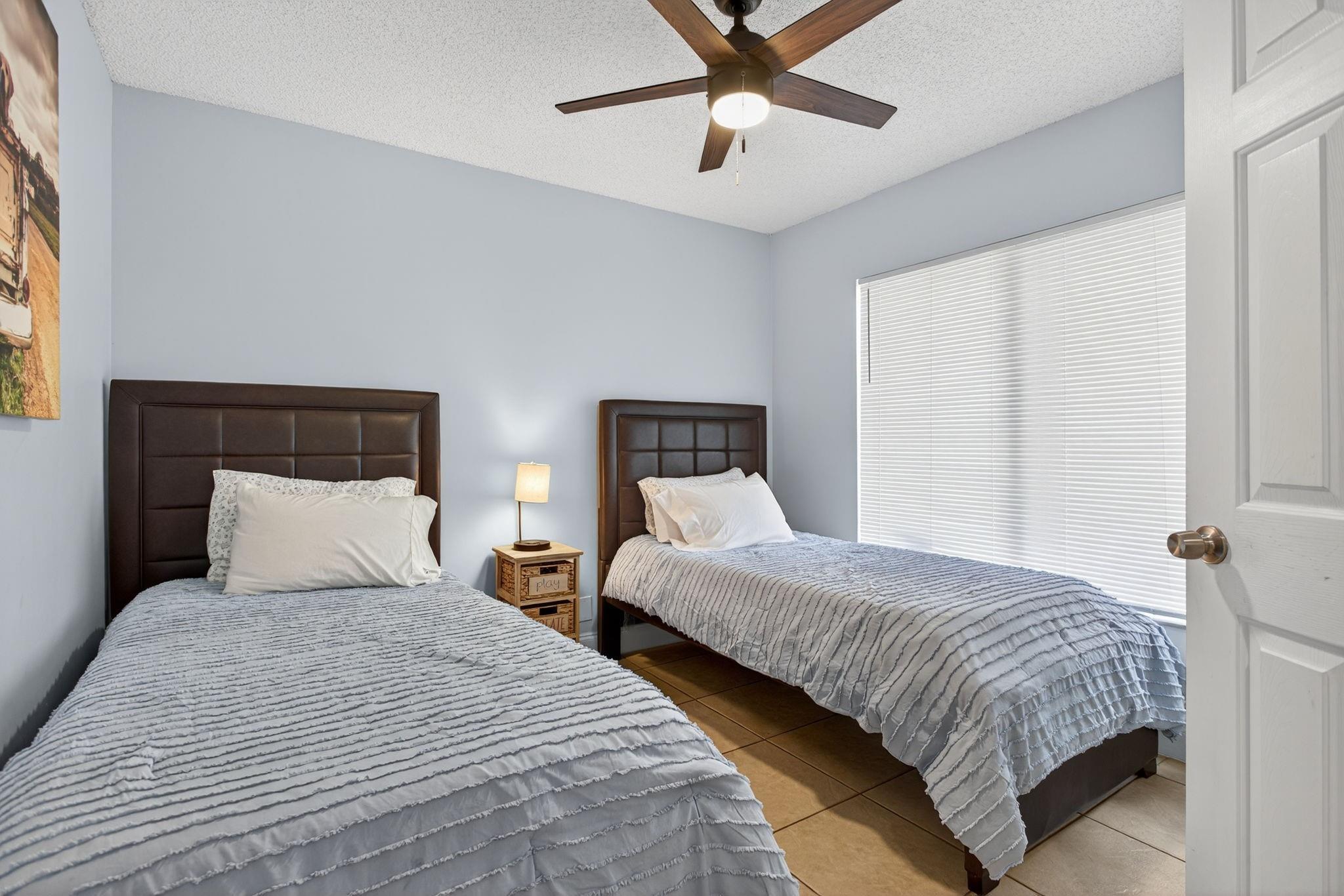 Cresthaven 5 40-4 B - Residential