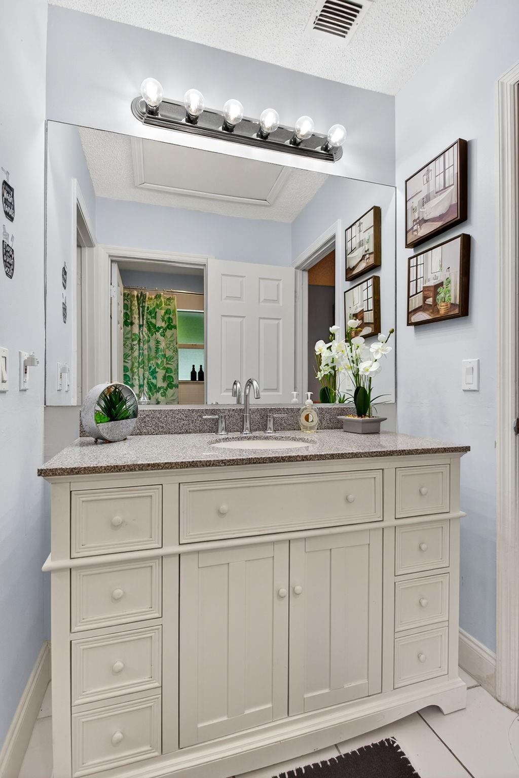 Cresthaven 5 40-4 B - Residential